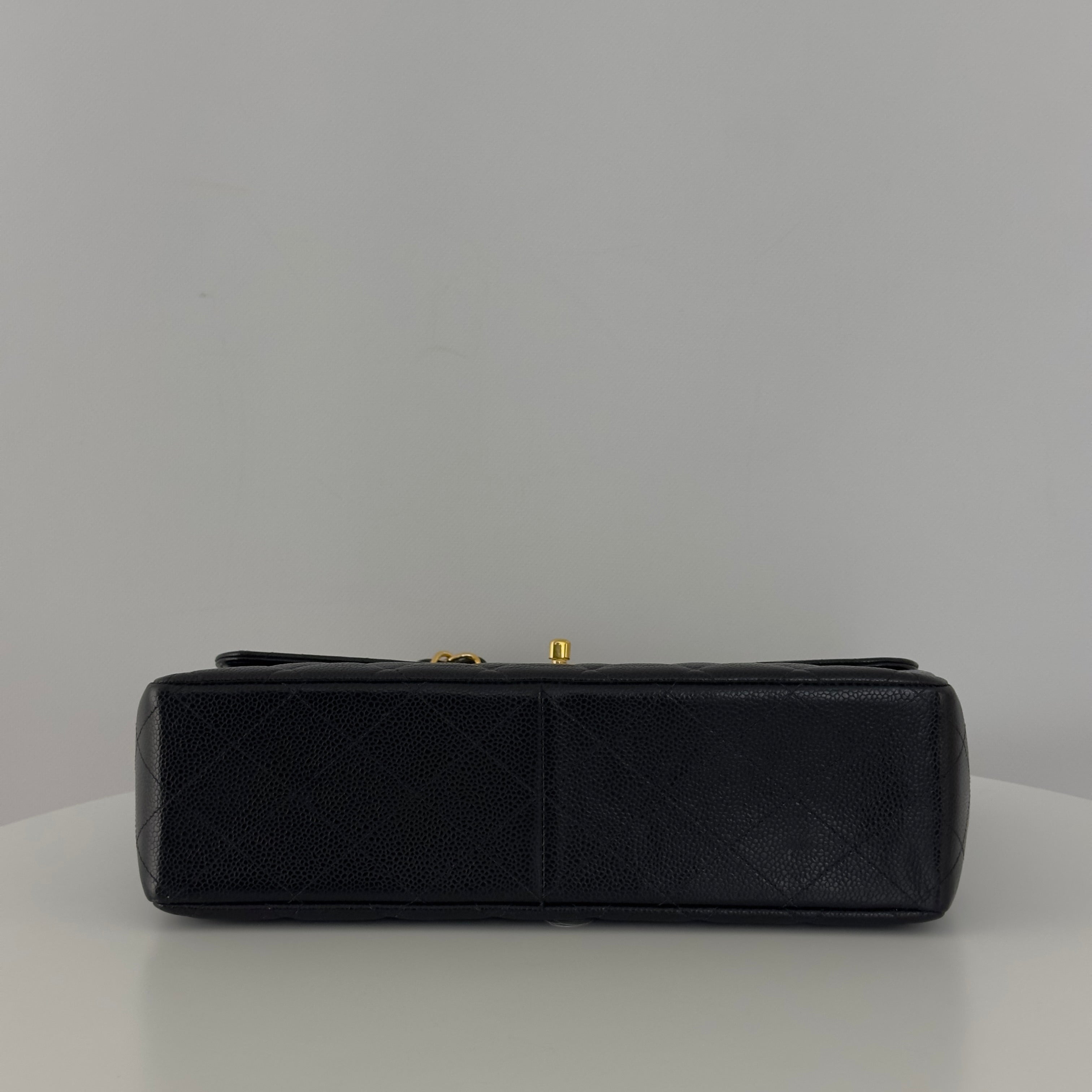 Sac à main CHANEL Timeless Classique Jumbo Single Flap cuir caviar noir