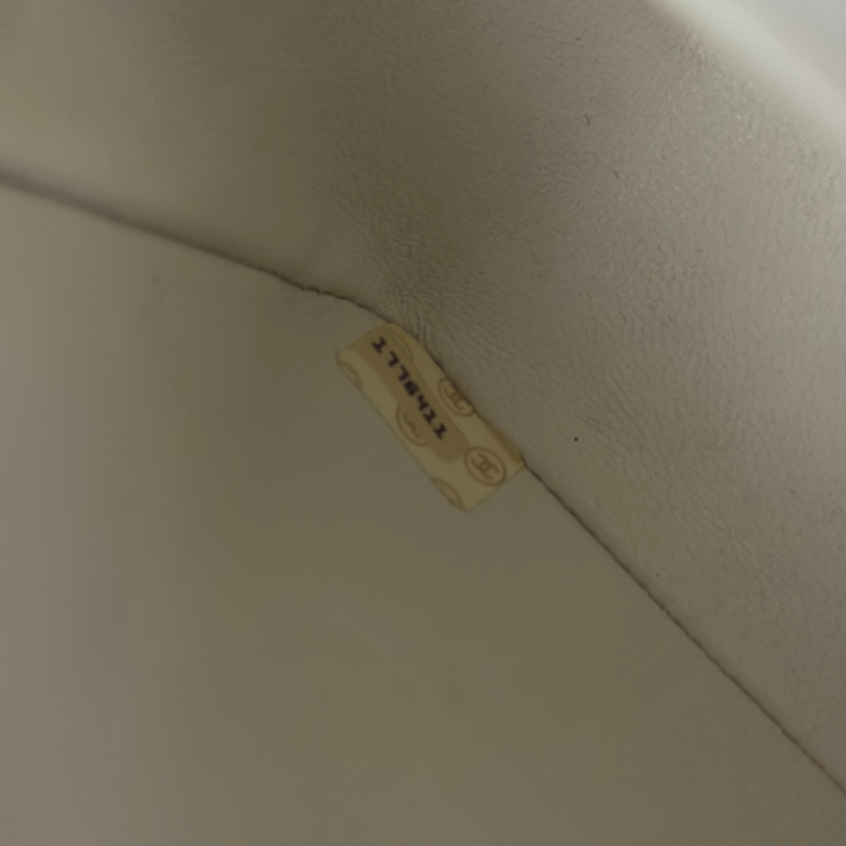 Sac à main CHANEL Diana Medium cuir d'agneau blanc