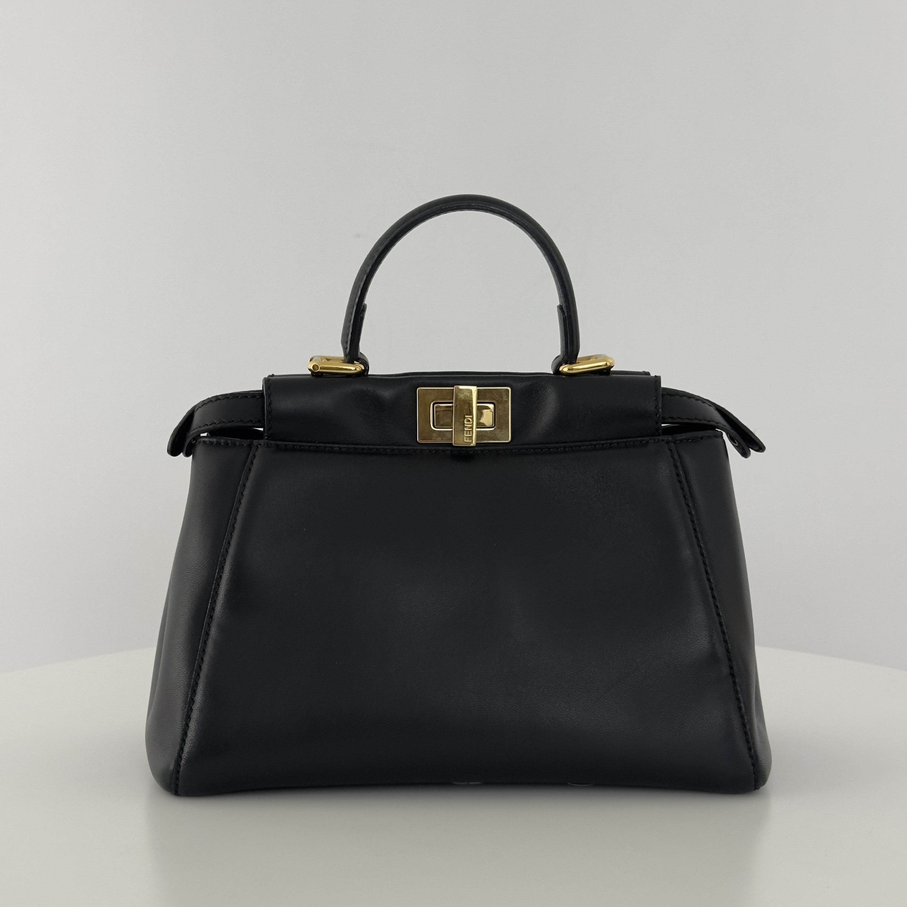Sac à main FENDI Mini Peekaboo cuir noir