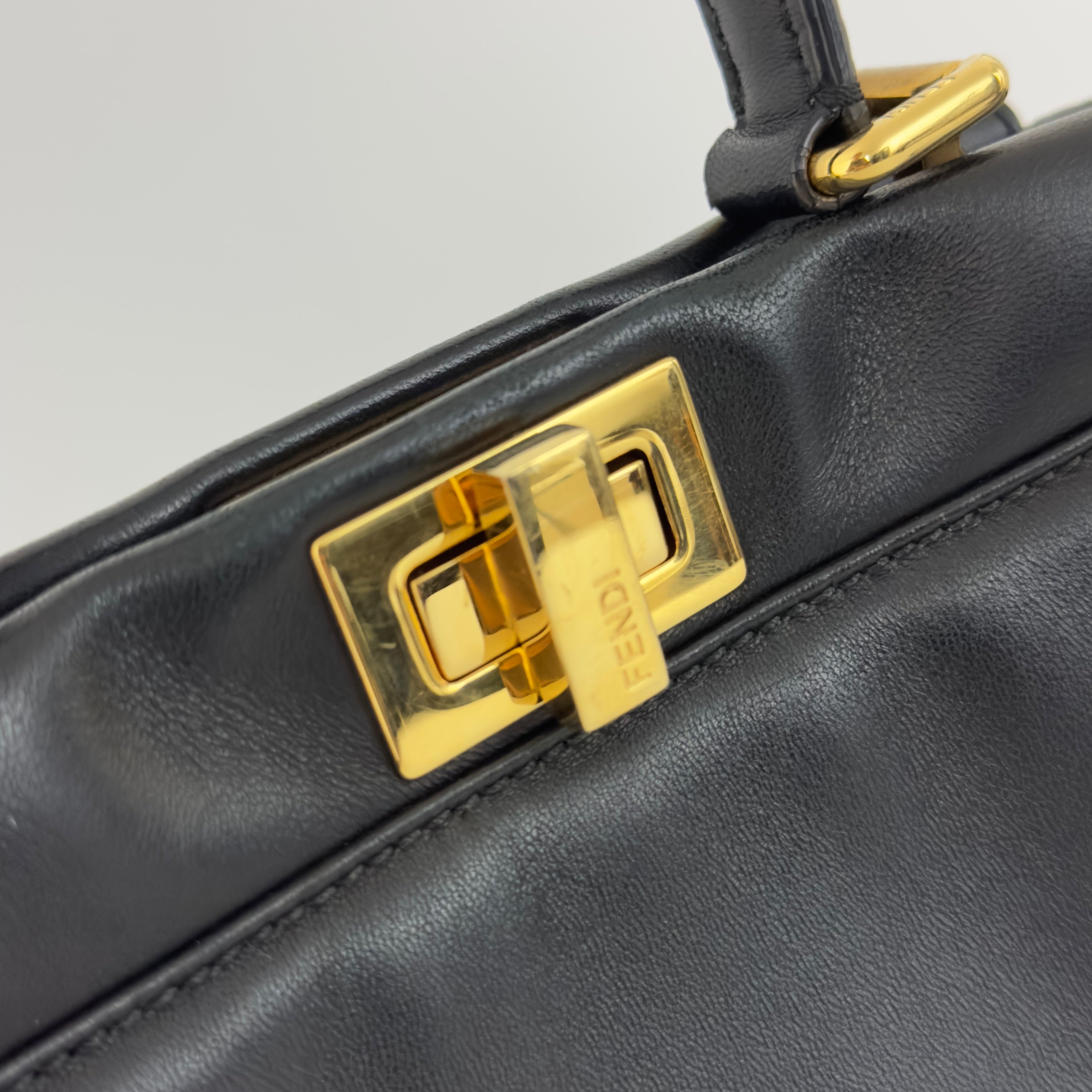 Sac à main FENDI Mini Peekaboo cuir noir