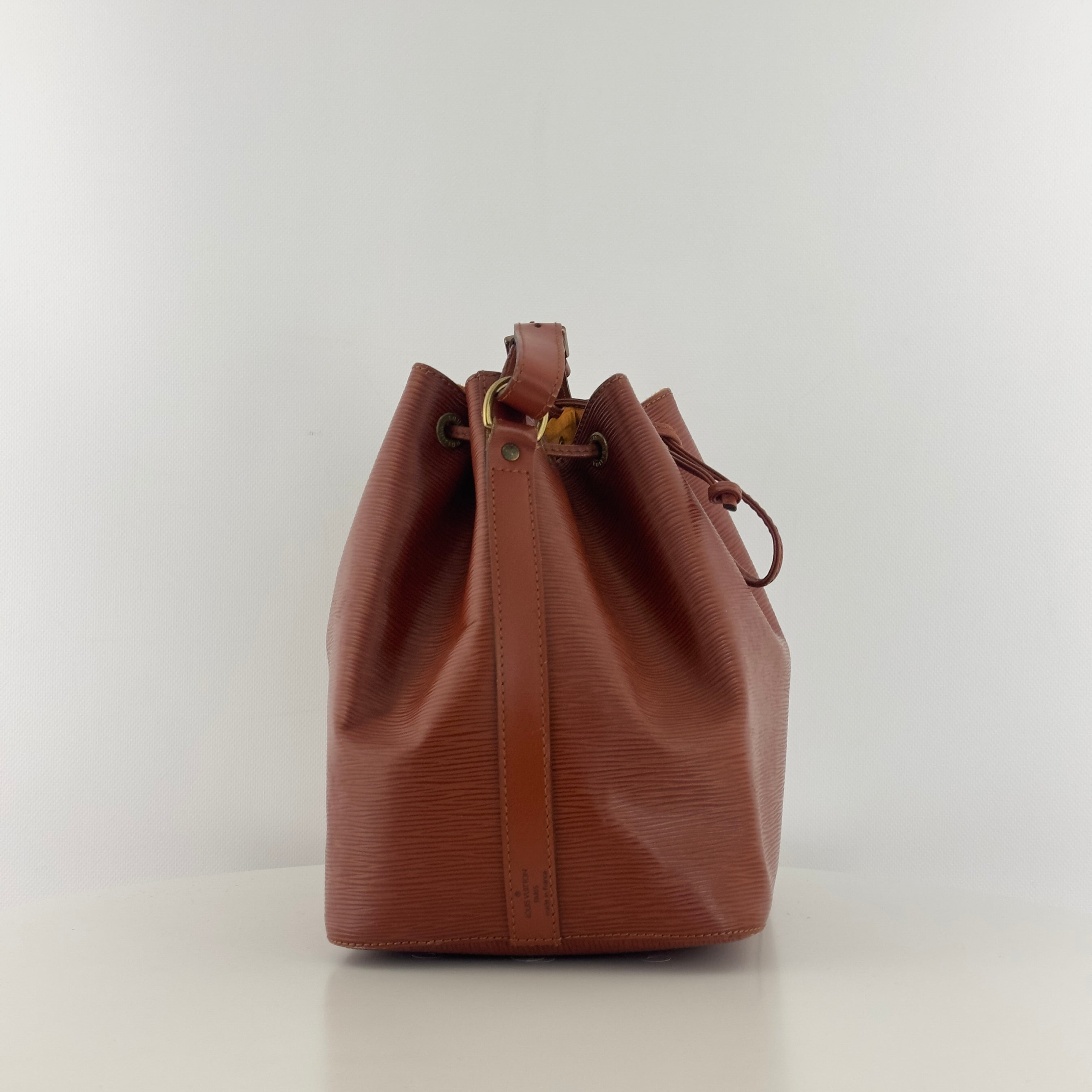 Sac à main LOUIS VUITTON Noé Petit cuir épi camel