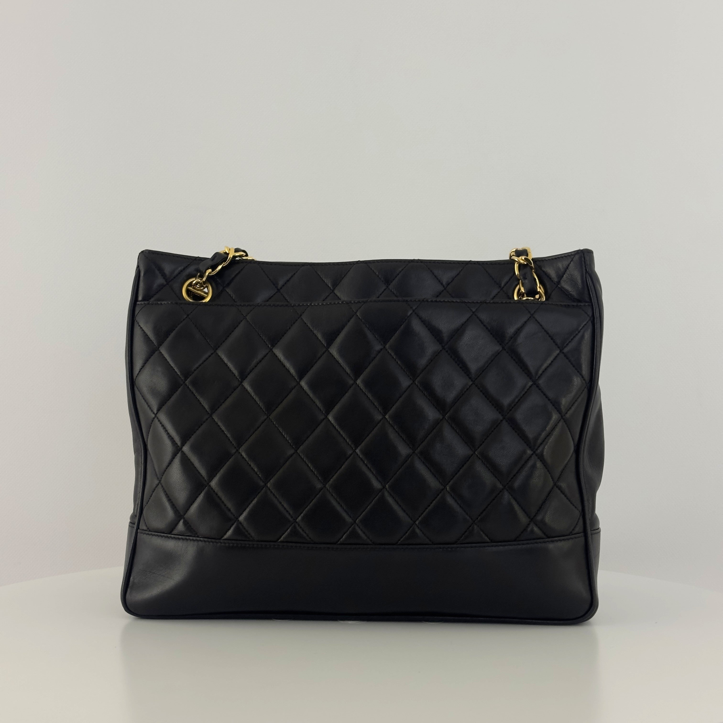 Sac à main CHANEL Tote Matelassé Chain cuir d'agneau noir