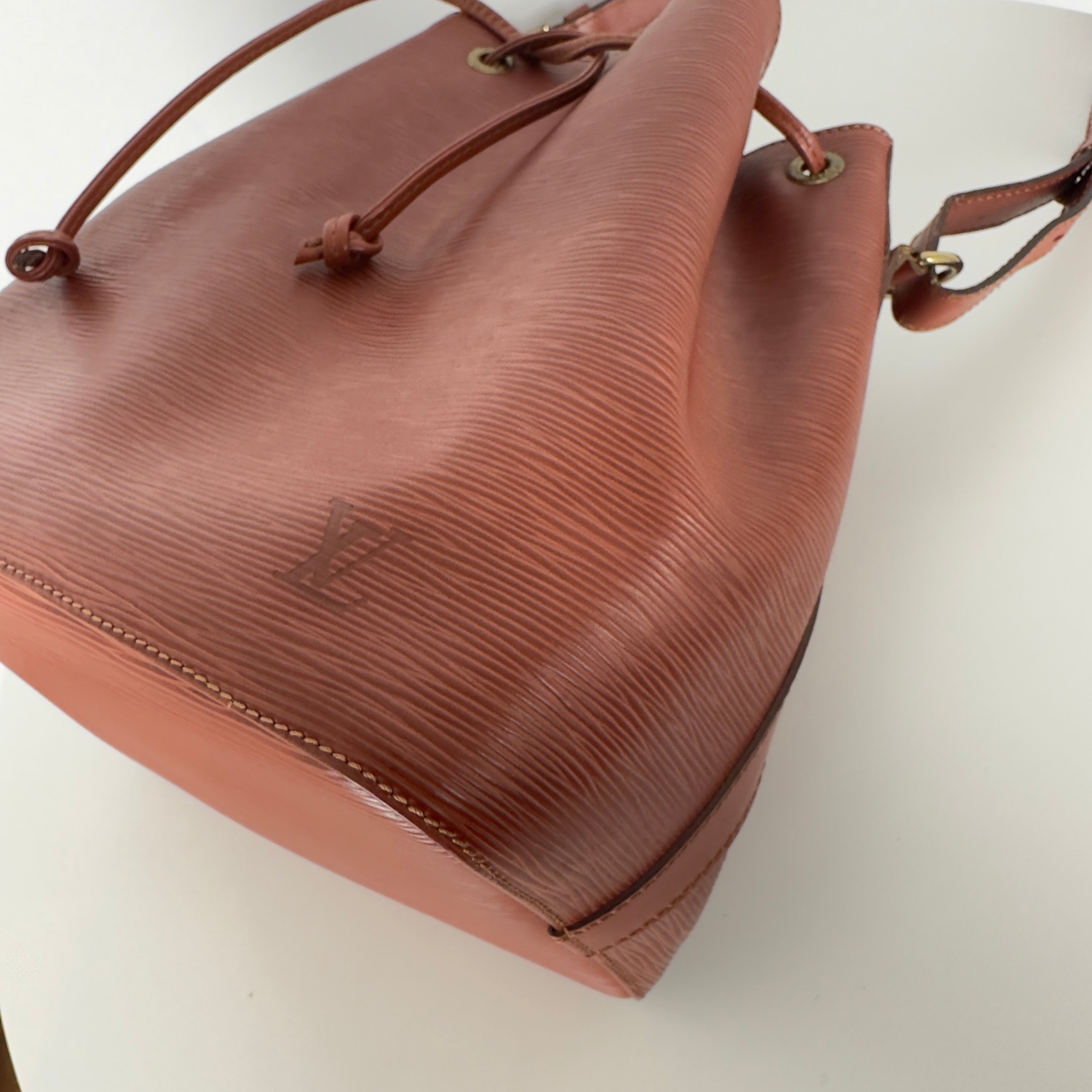 Sac à main LOUIS VUITTON Noé Petit cuir épi camel
