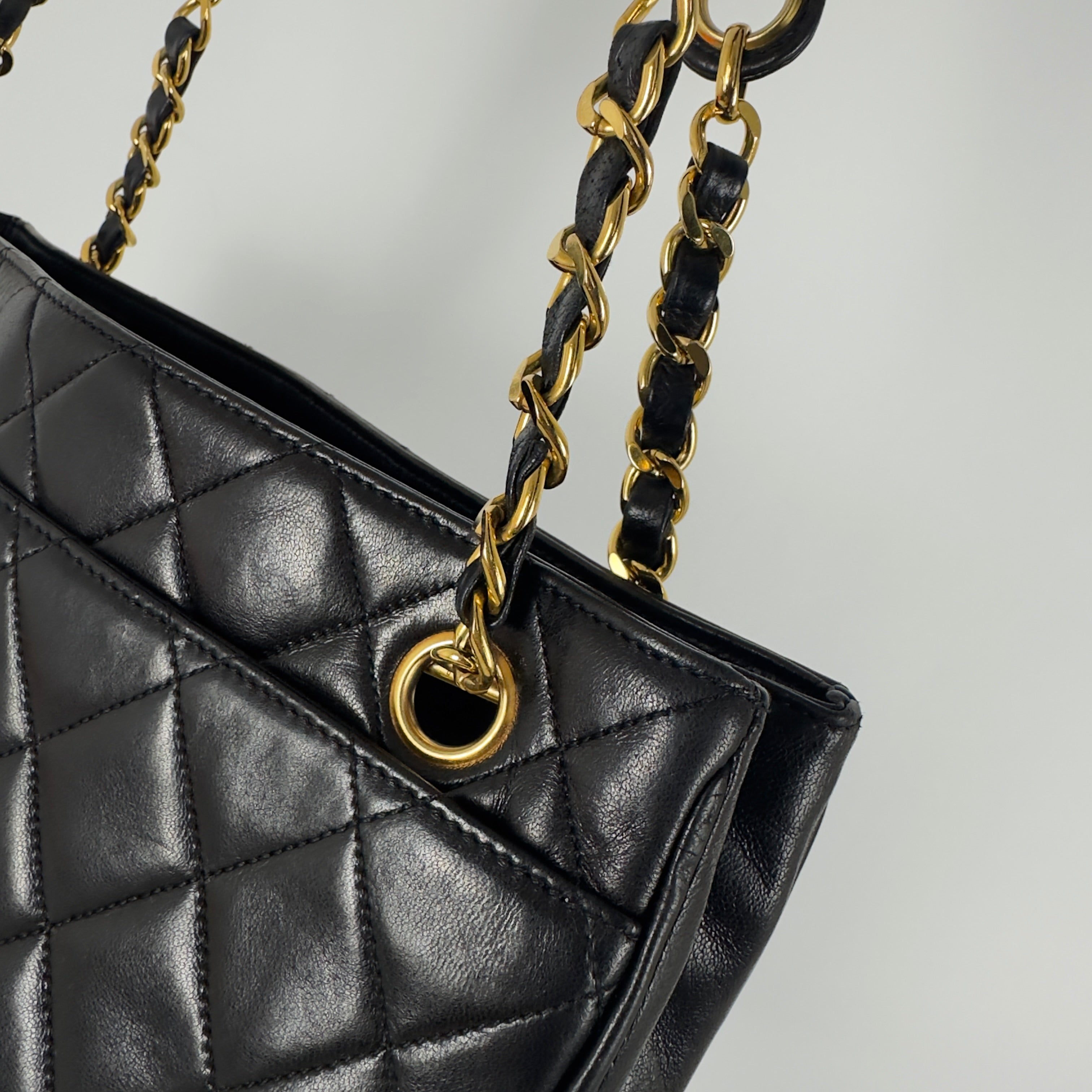 Sac à main CHANEL Tote Matelassé Chain cuir d'agneau noir