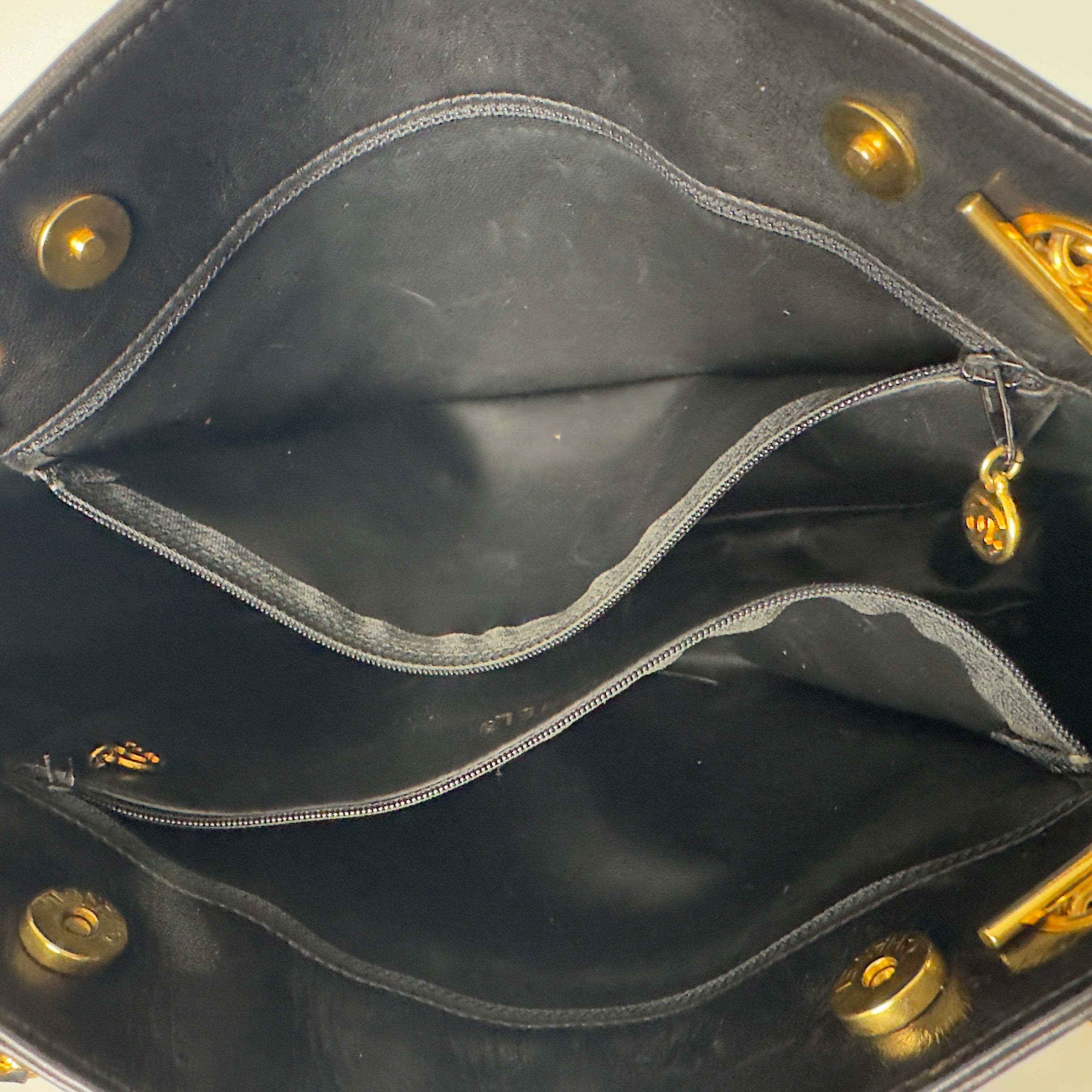 Sac à main CHANEL Tote Matelassé Chain cuir d'agneau noir