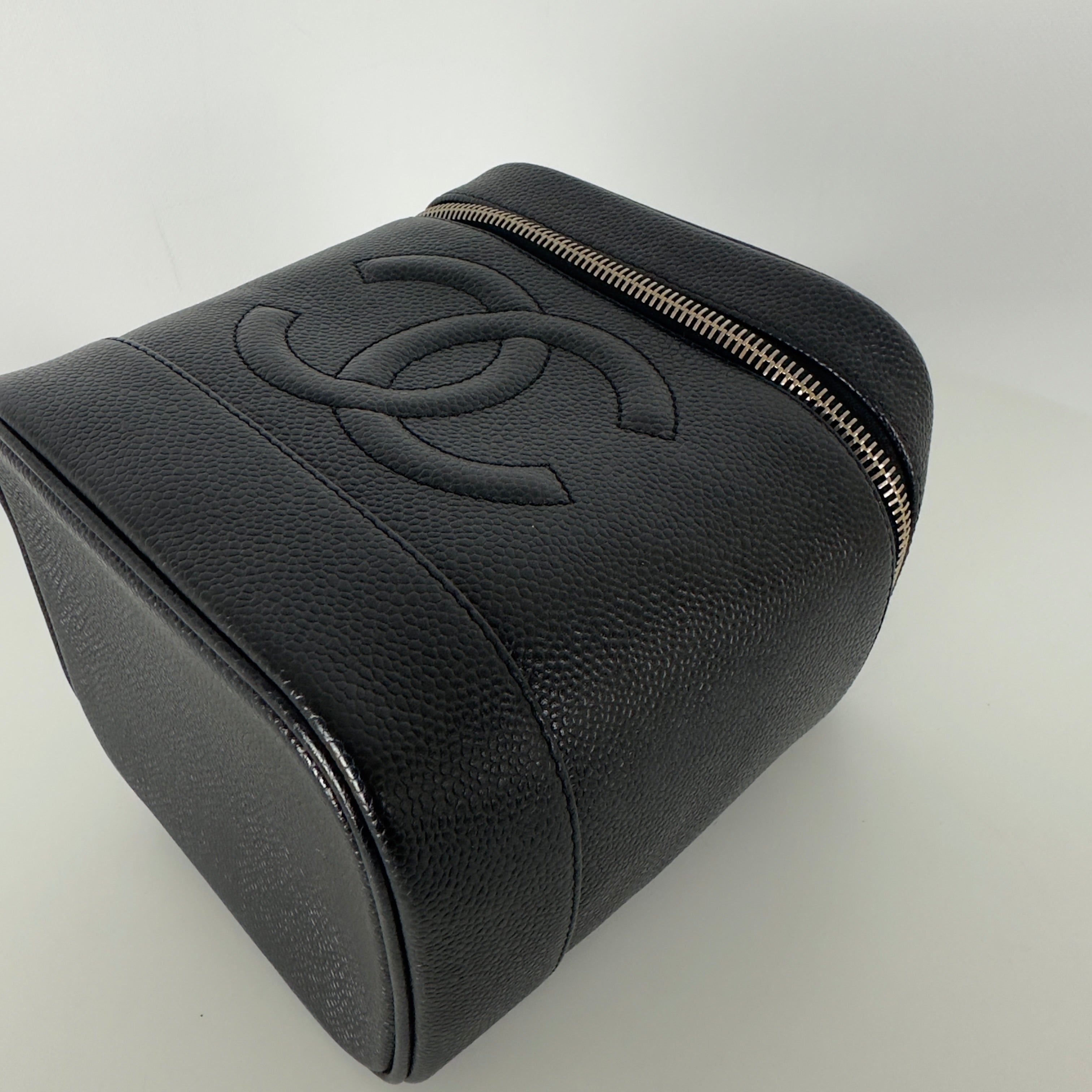 Sac à main CHANEL Vanity cuir caviar noir