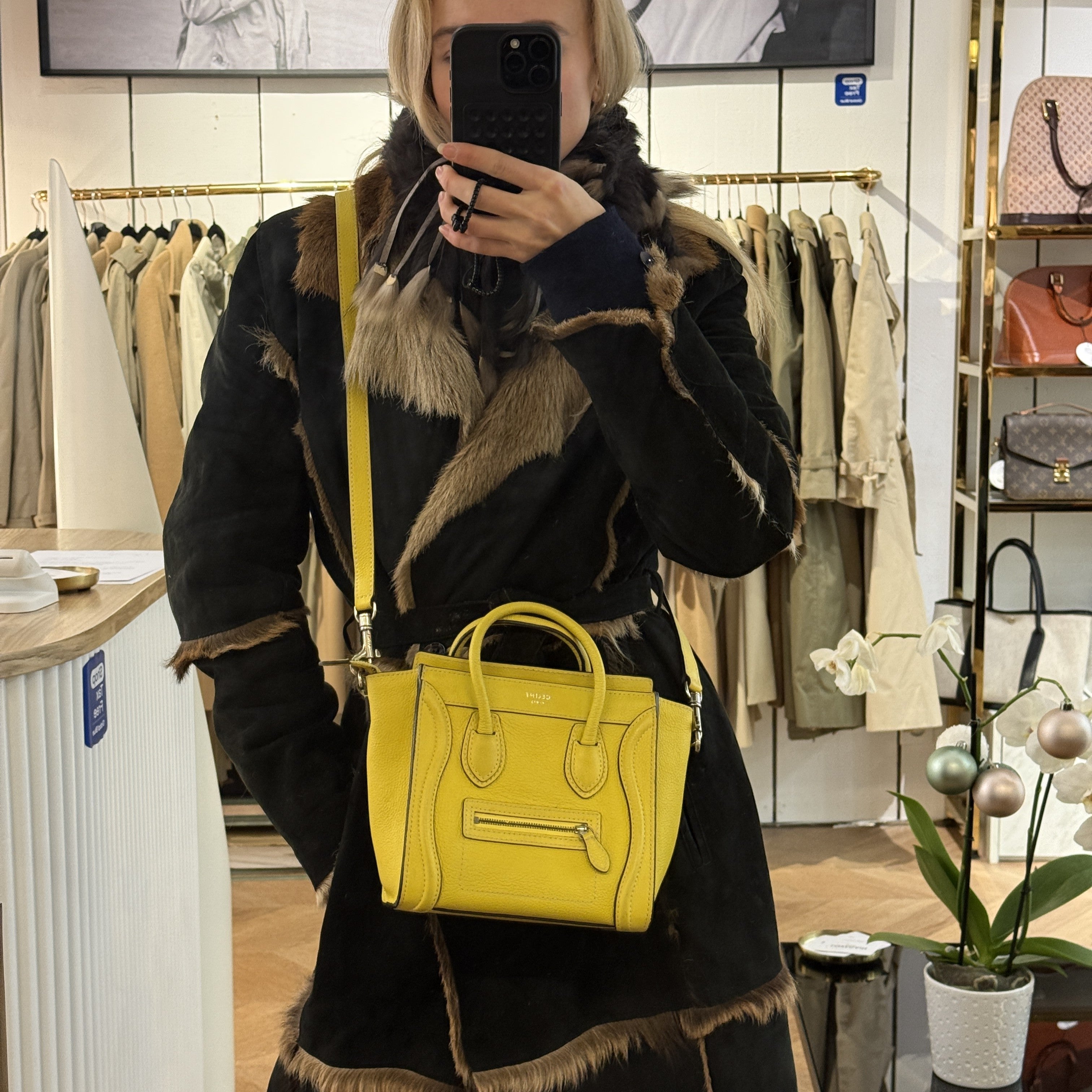 Sac à main CELINE Nano Luggage cuir jaune