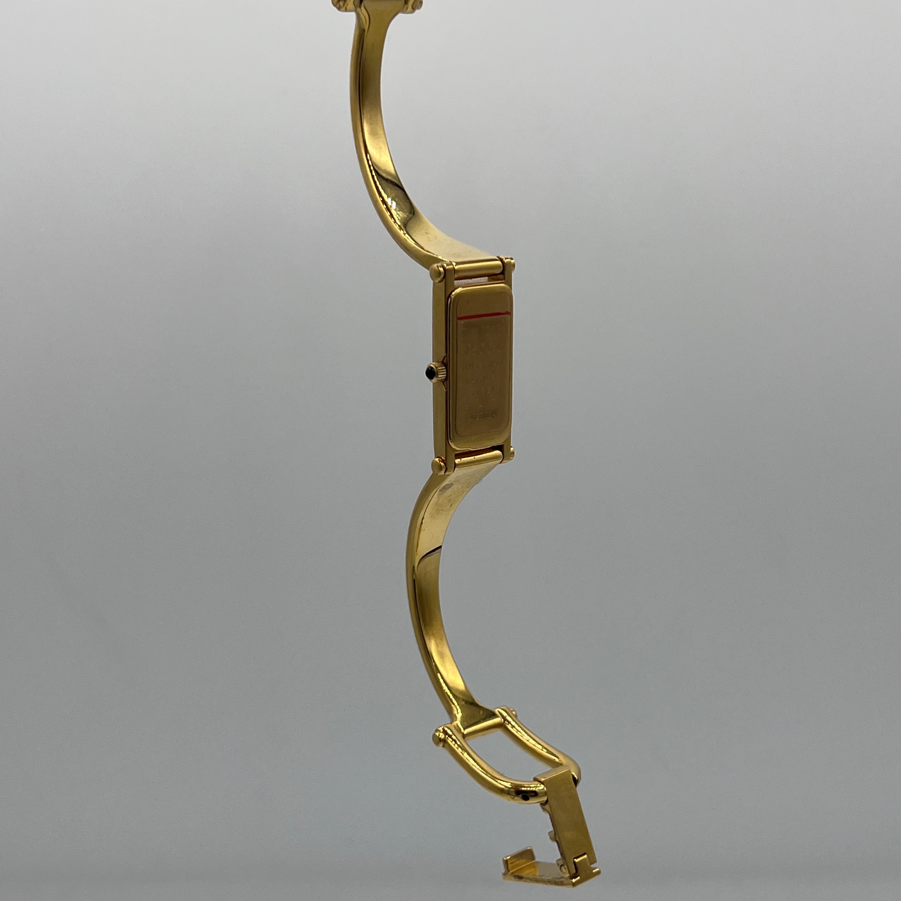 Montre GUCCI 1500 L plaqué or dorée