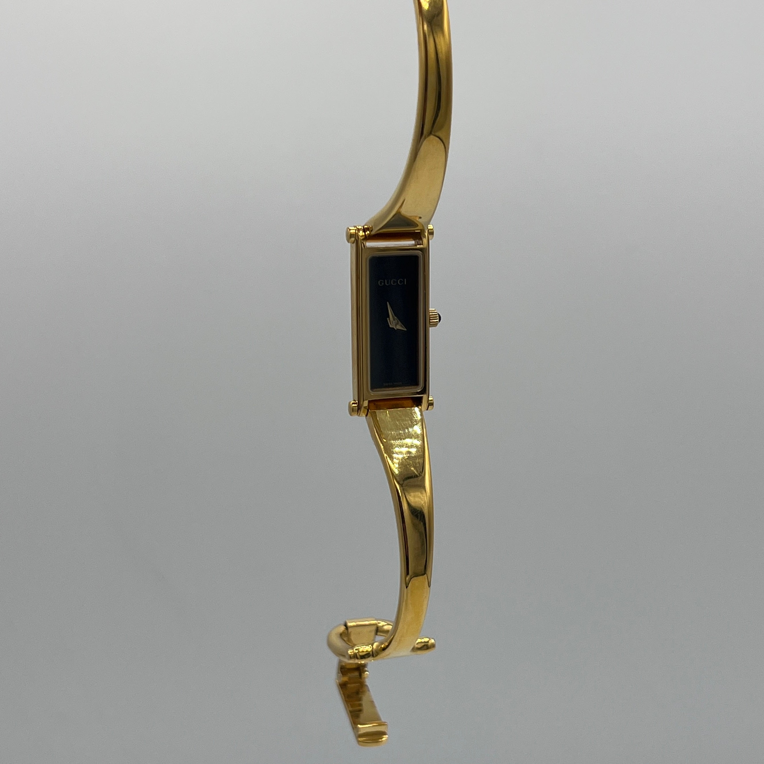 Montre GUCCI 1500 L plaqué or dorée