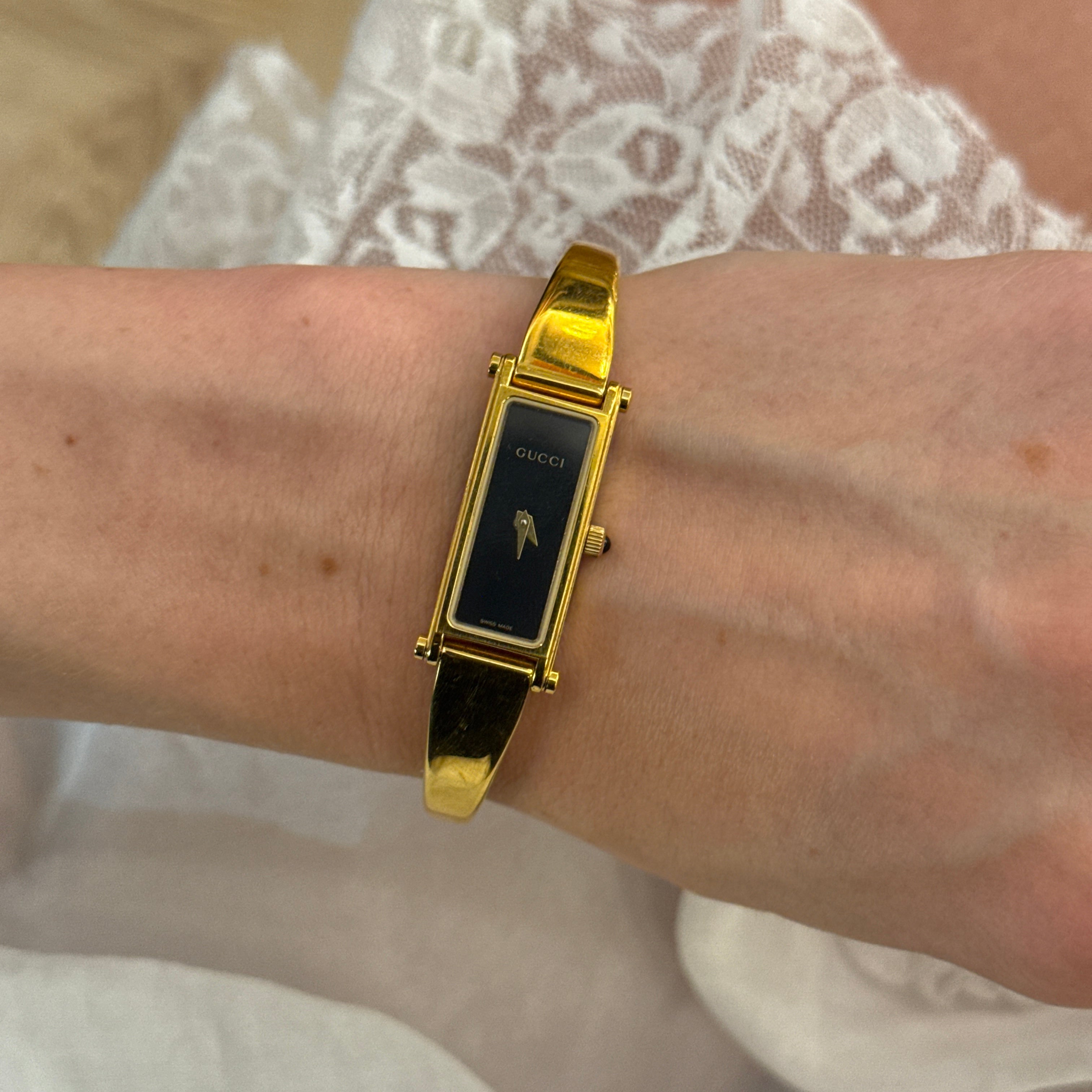 Montre GUCCI 1500 L plaqué or dorée