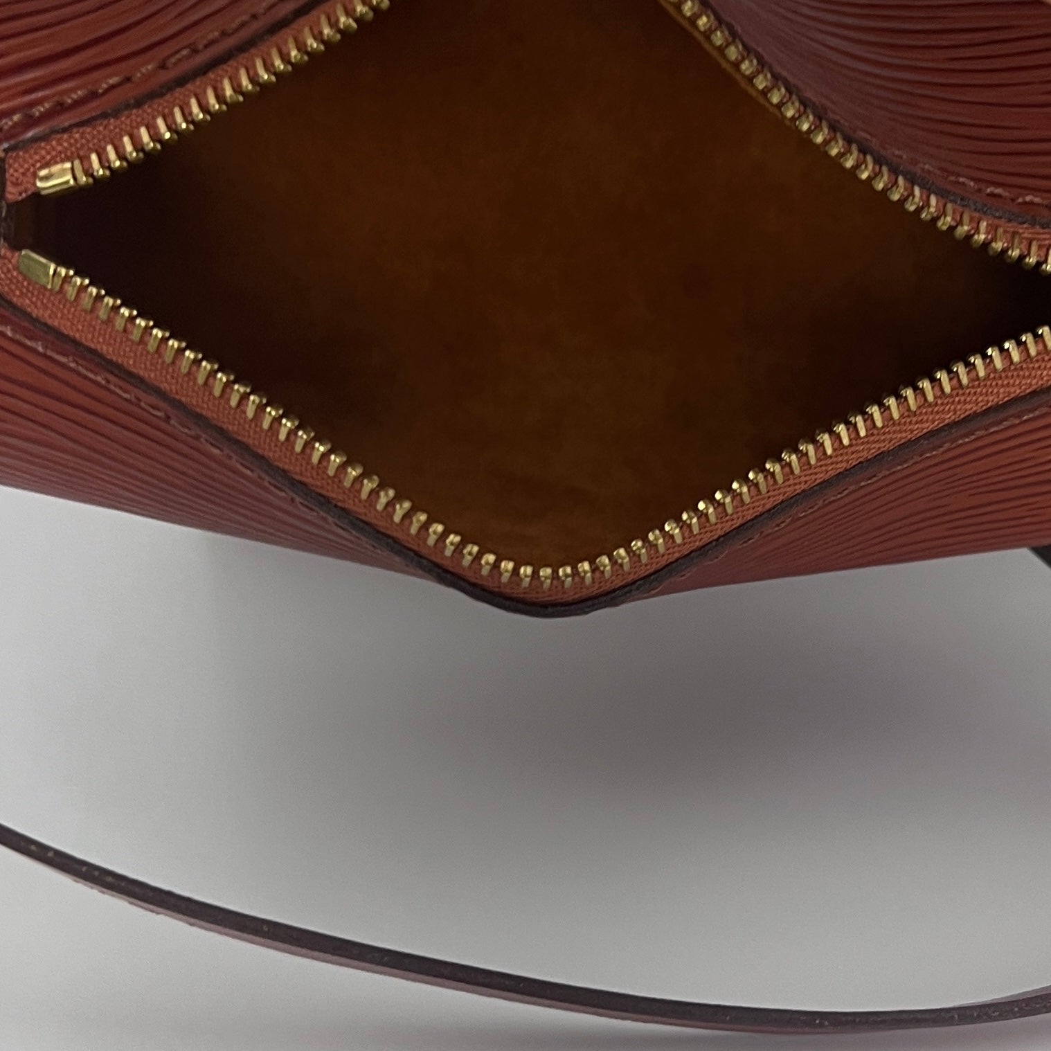LOUIS VUITTON Soufflot bag in brown Epi leather