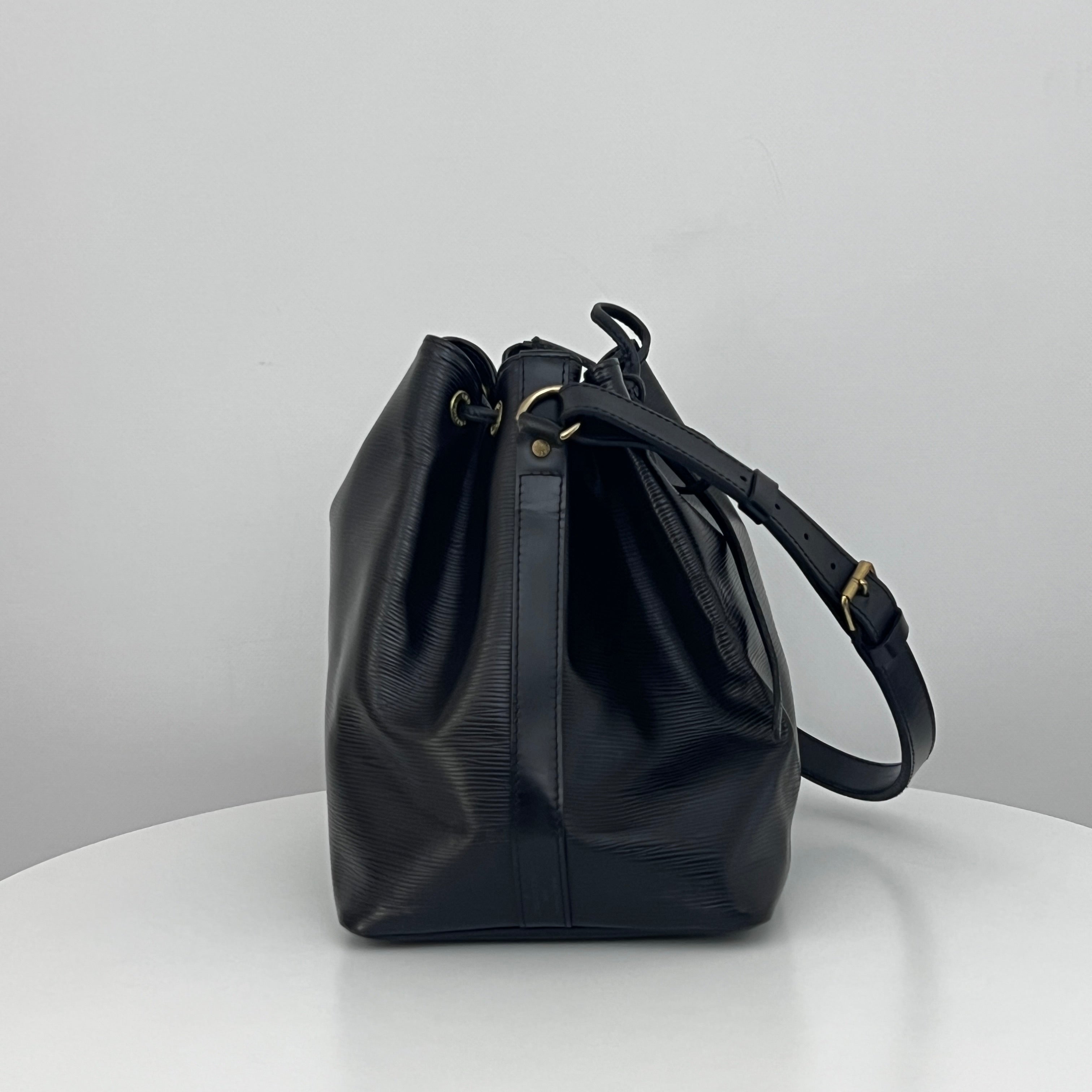 LOUIS VUITTON Noé Petit Bag in Black Epi Leather