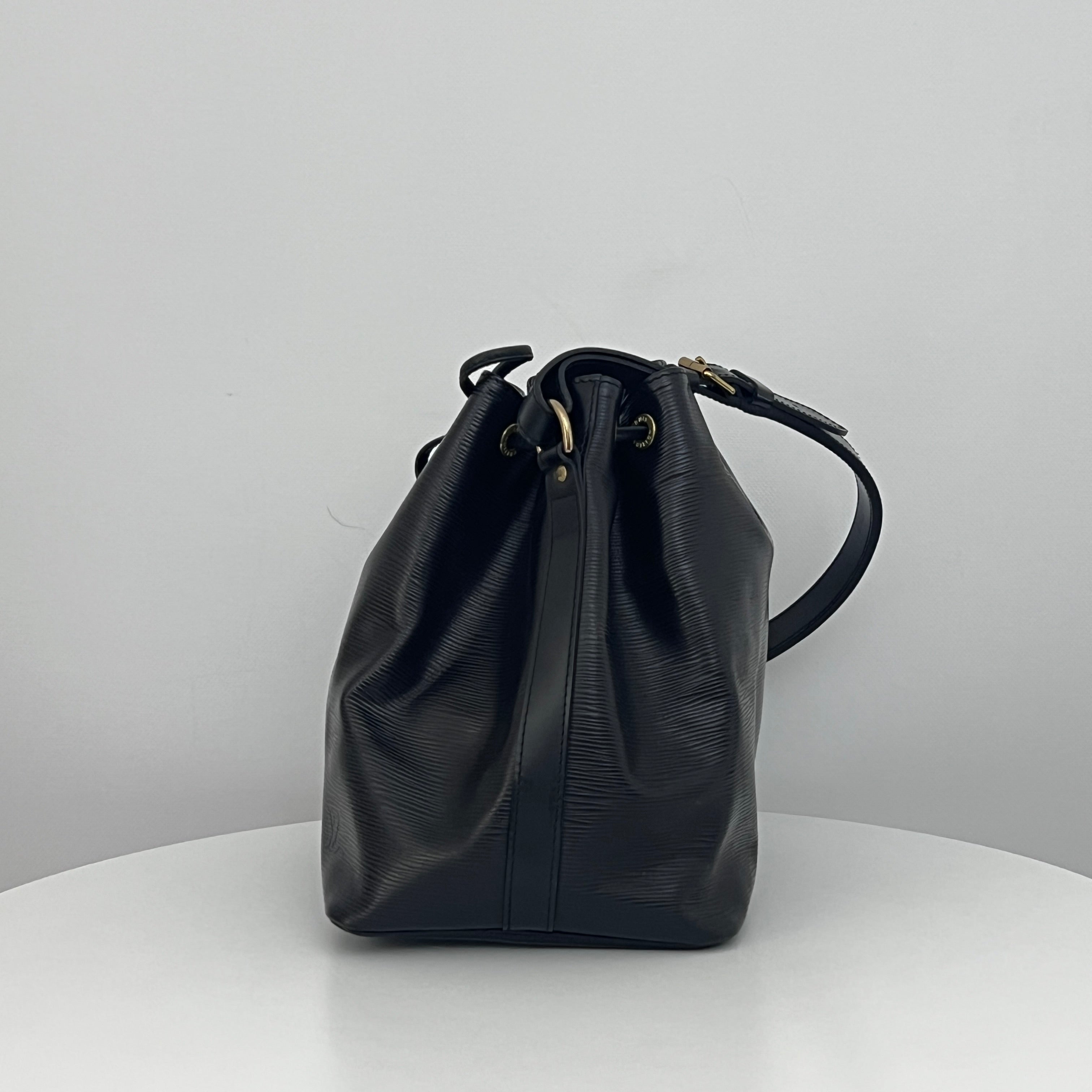 LOUIS VUITTON Noé Petit Bag in Black Epi Leather
