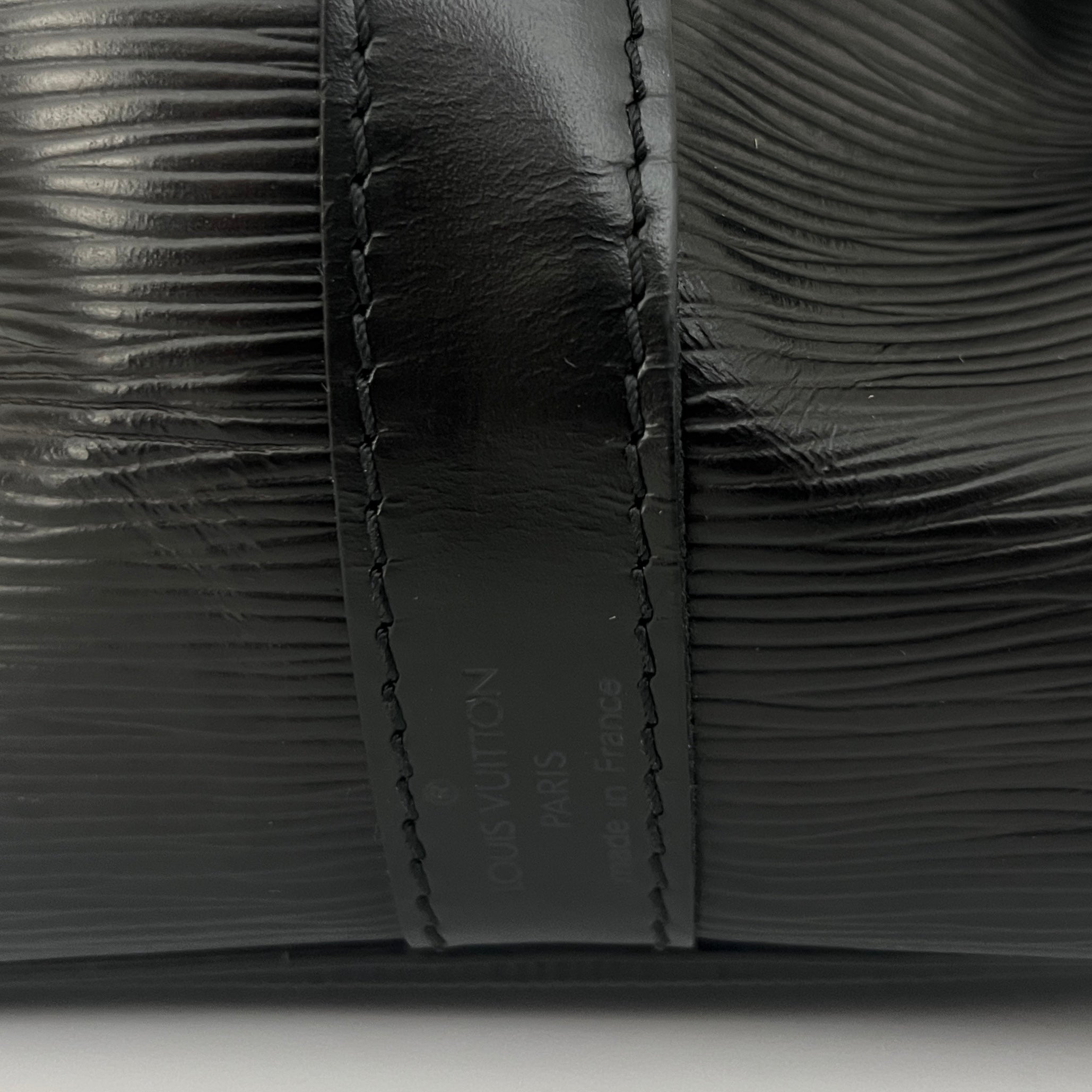 LOUIS VUITTON Noé Petit Bag in Black Epi Leather