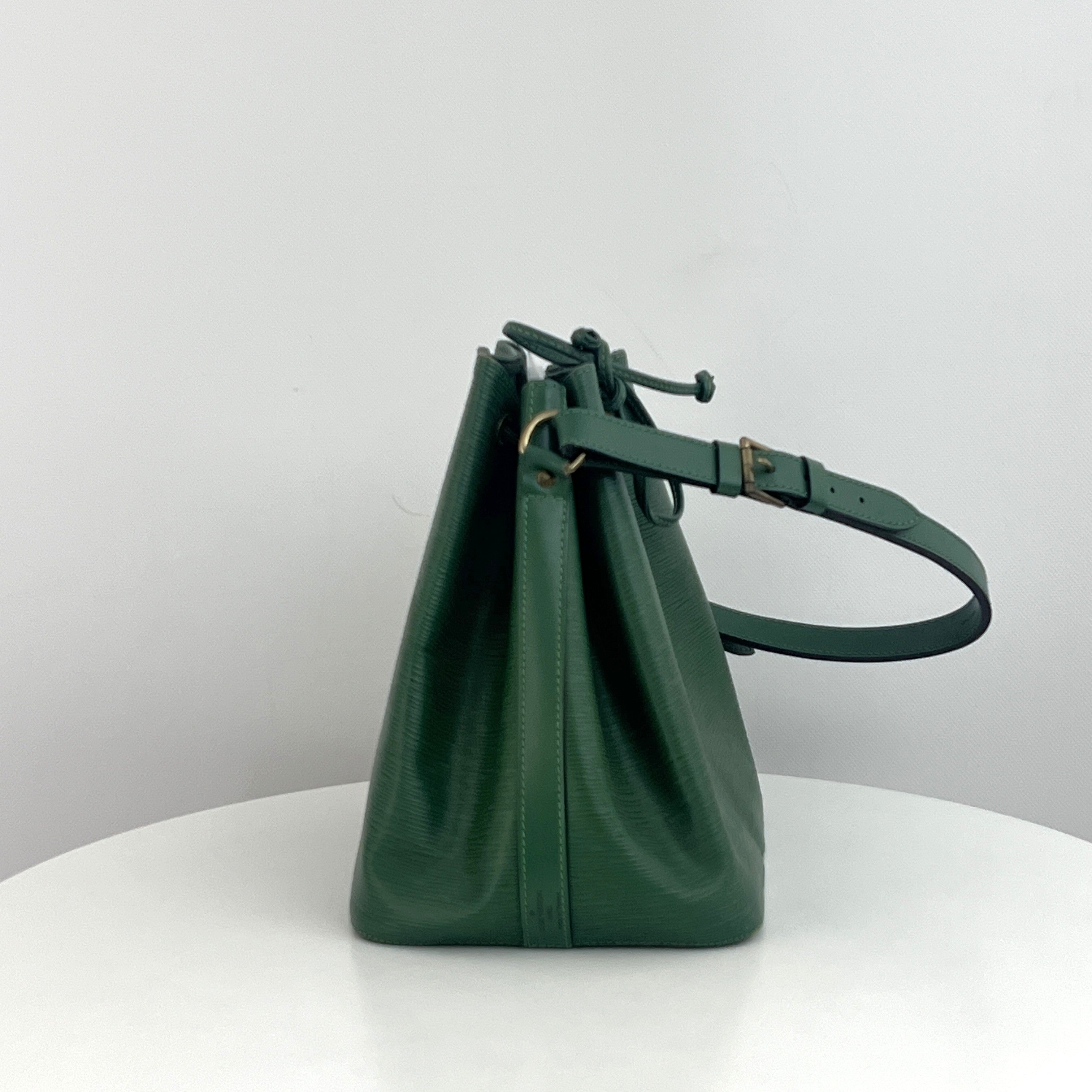 LOUIS VUITTON Noe Petit green epi leather bag