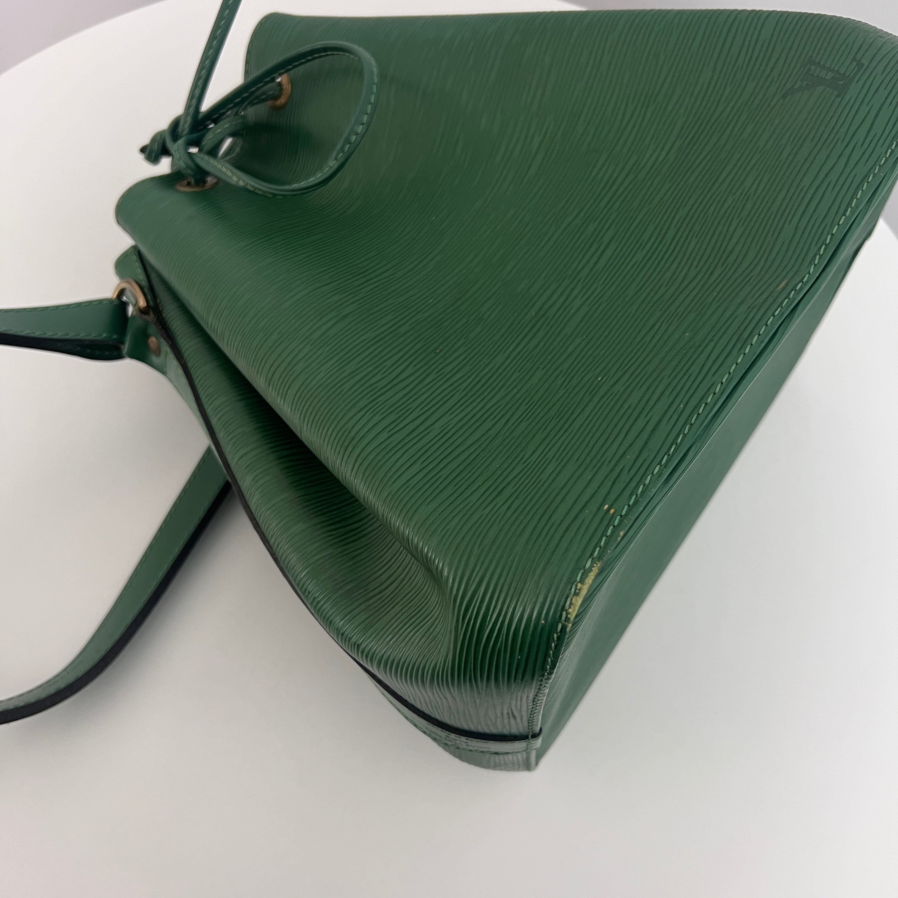 LOUIS VUITTON Noe Petit green epi leather bag