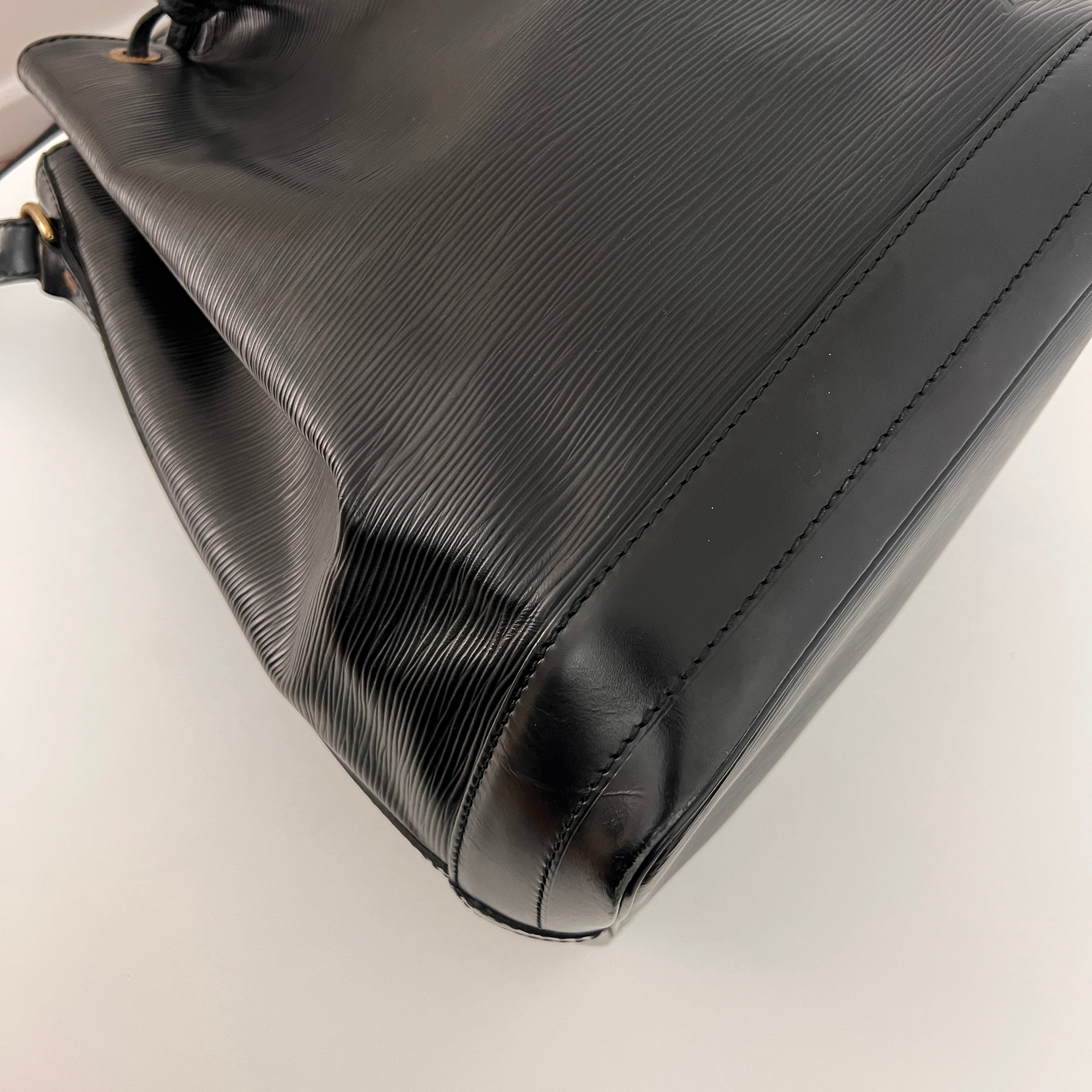 Sac LOUIS VUITTON Noé Grand cuir épi noir
