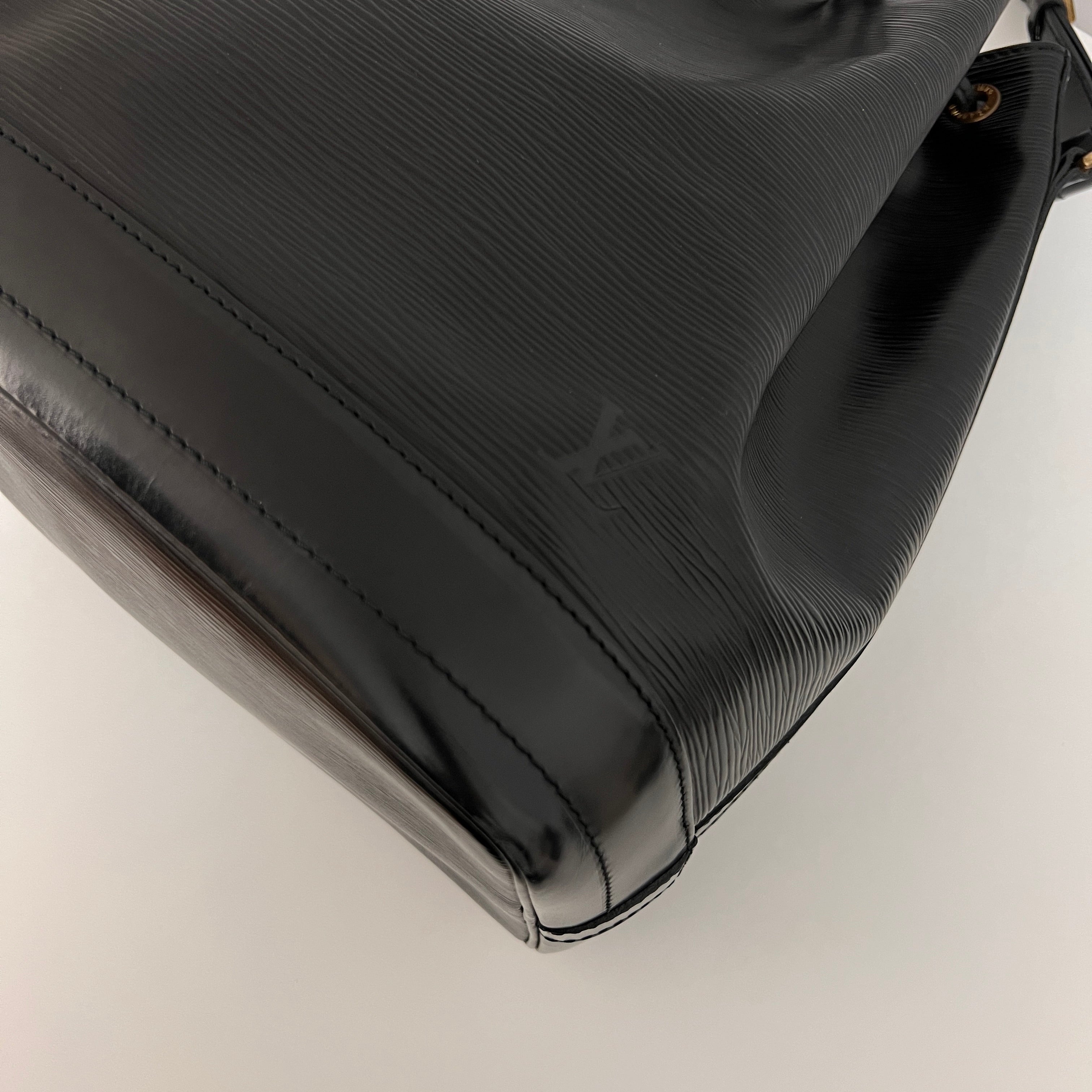 Sac LOUIS VUITTON Noé Grand cuir épi noir