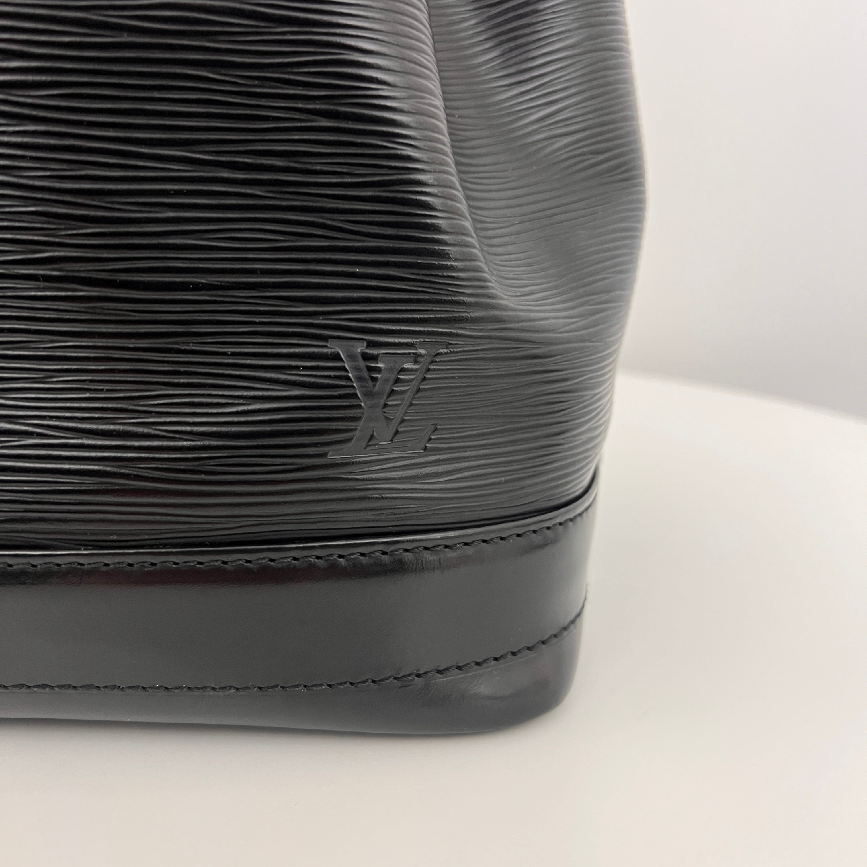 Sac LOUIS VUITTON Noé Grand cuir épi noir