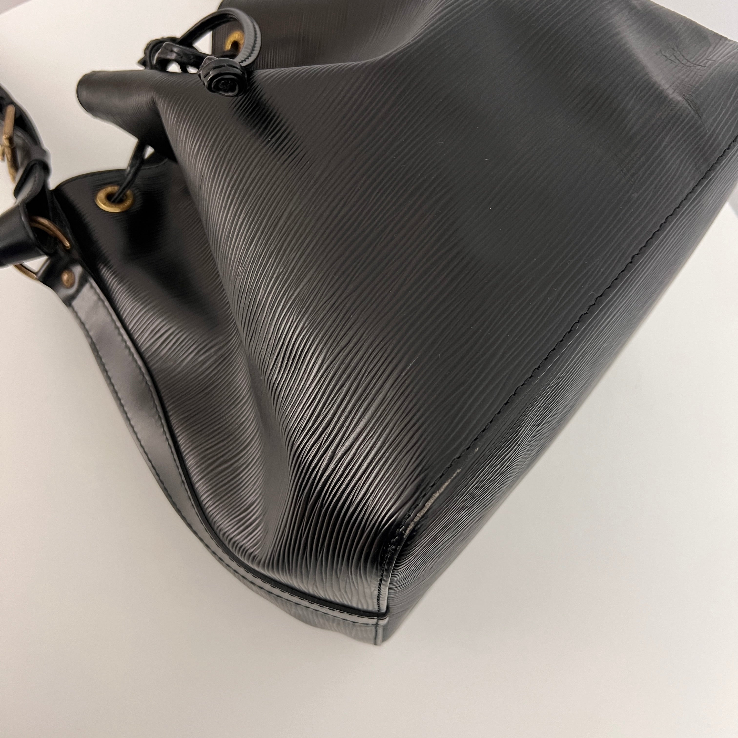 Sac LOUIS VUITTON Noé Petit cuir épi noir