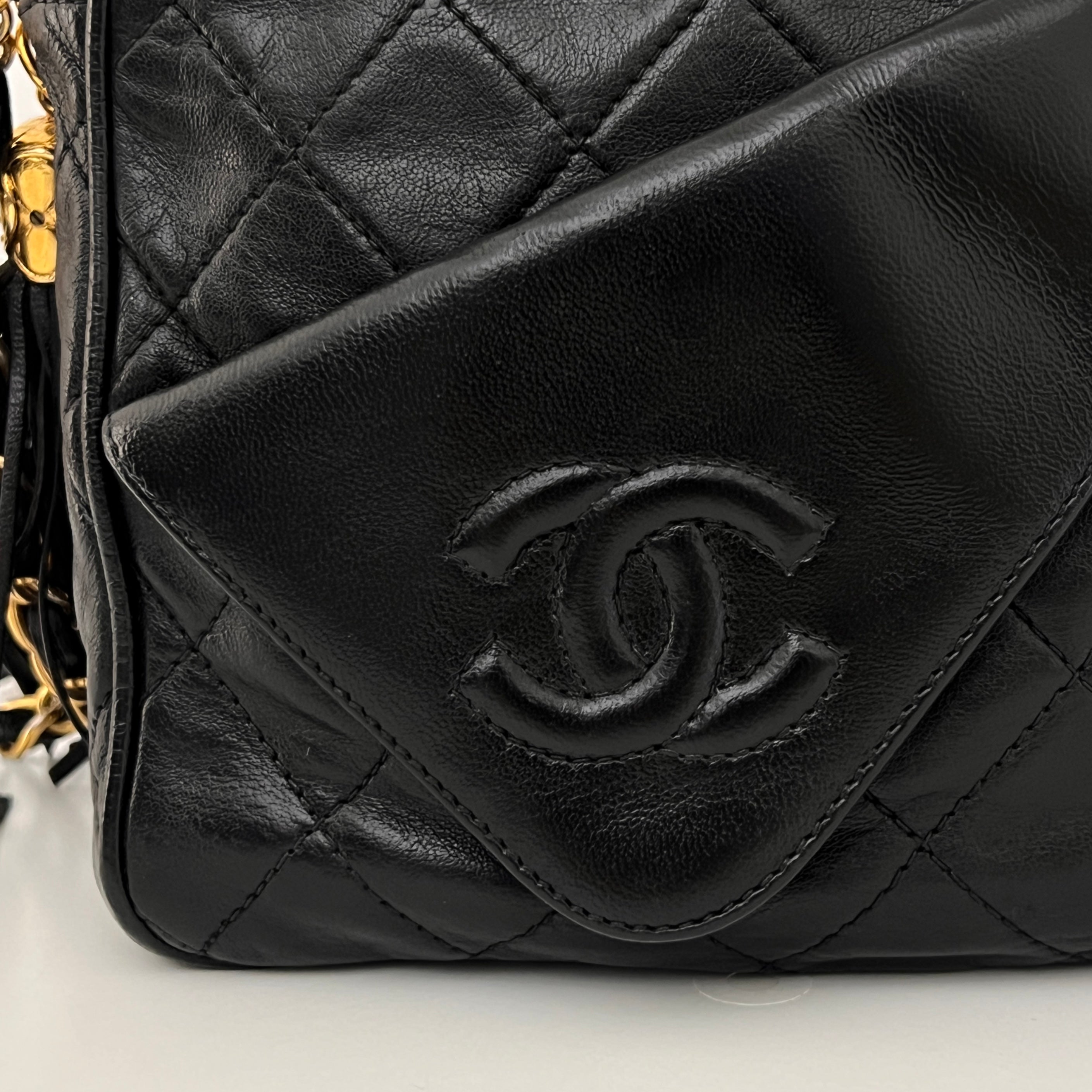 CHANEL Camera Bag black lambskin shoulder bag 1989-1991