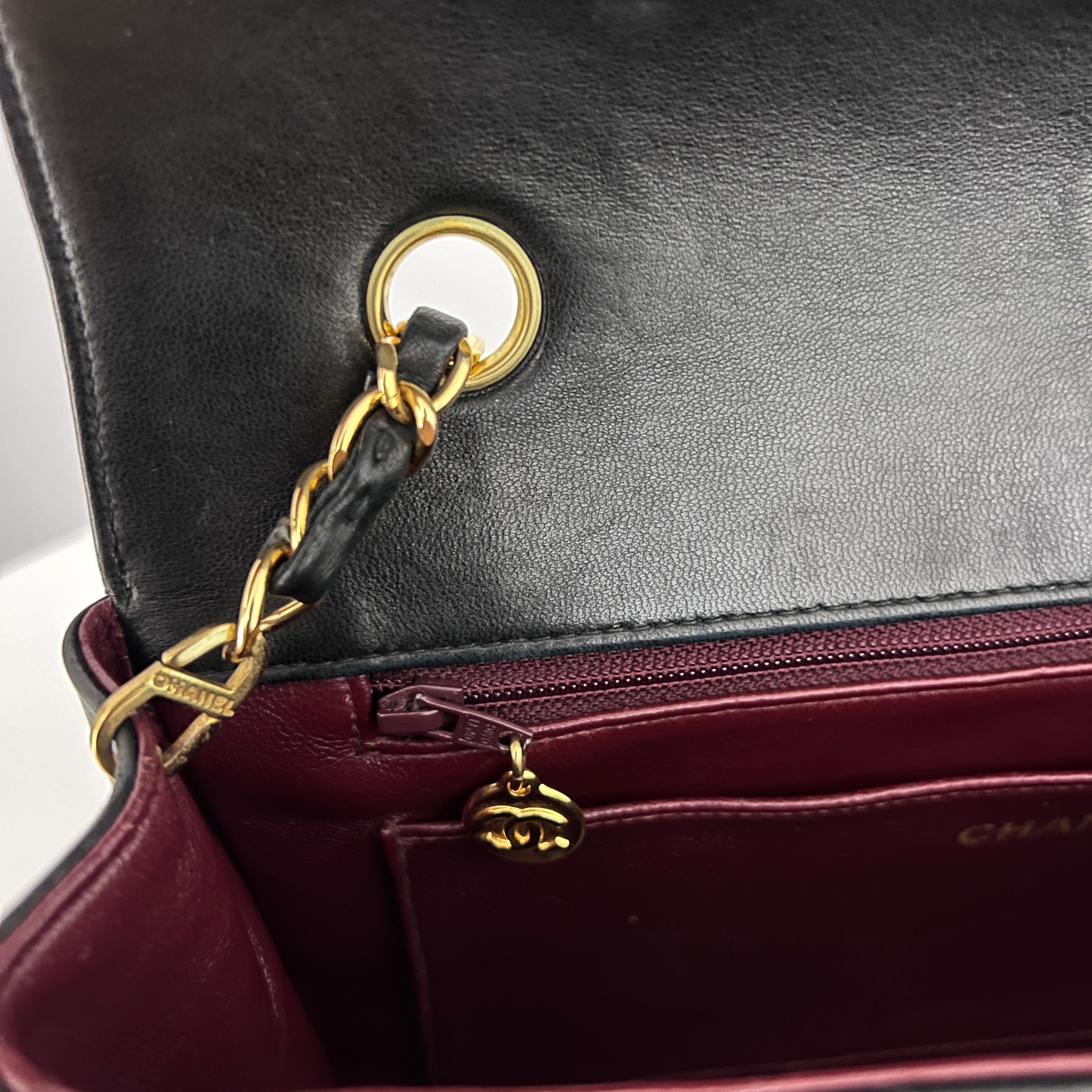Sac à bandoulière CHANEL Diana Medium cuir d'agneau noir vintage 1996-1997