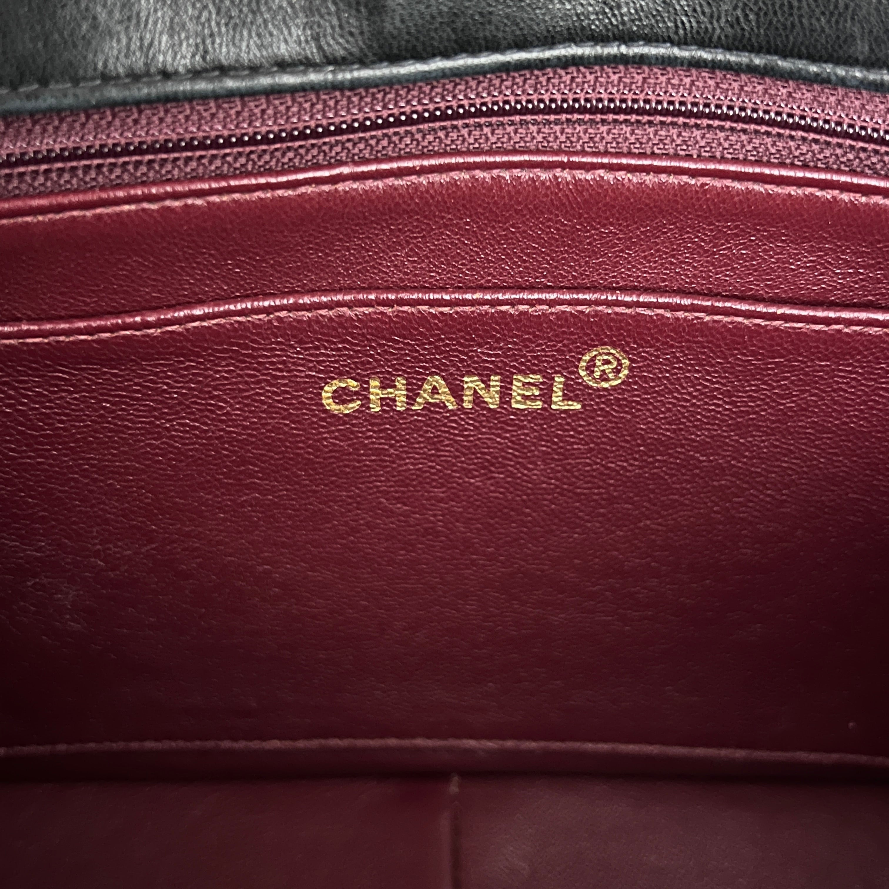 Sac à bandoulière CHANEL Diana Medium cuir d'agneau noir vintage 1996-1997