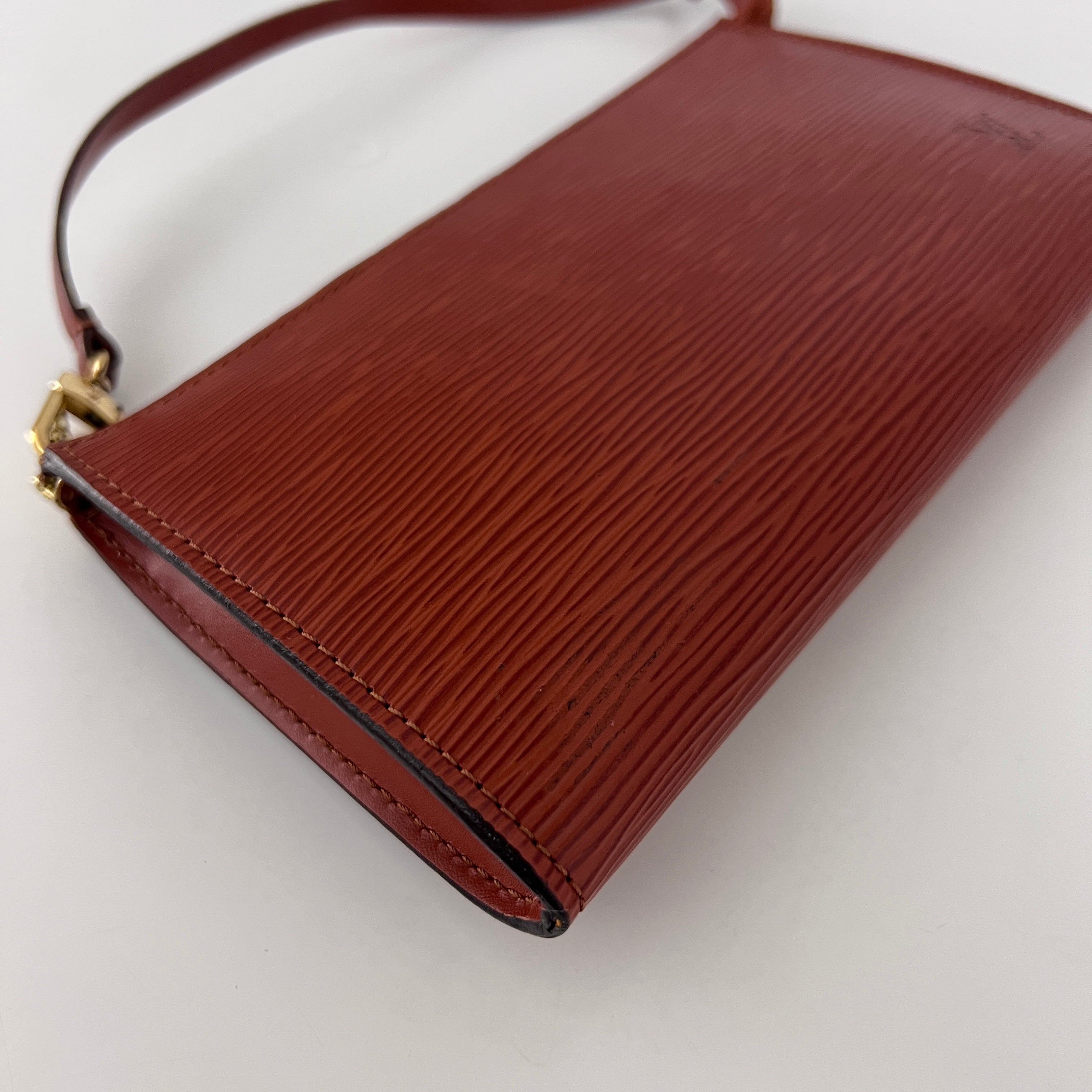 Sac LOUIS VUITTON Pochette Accessoires cuir épi marron vintage 1996