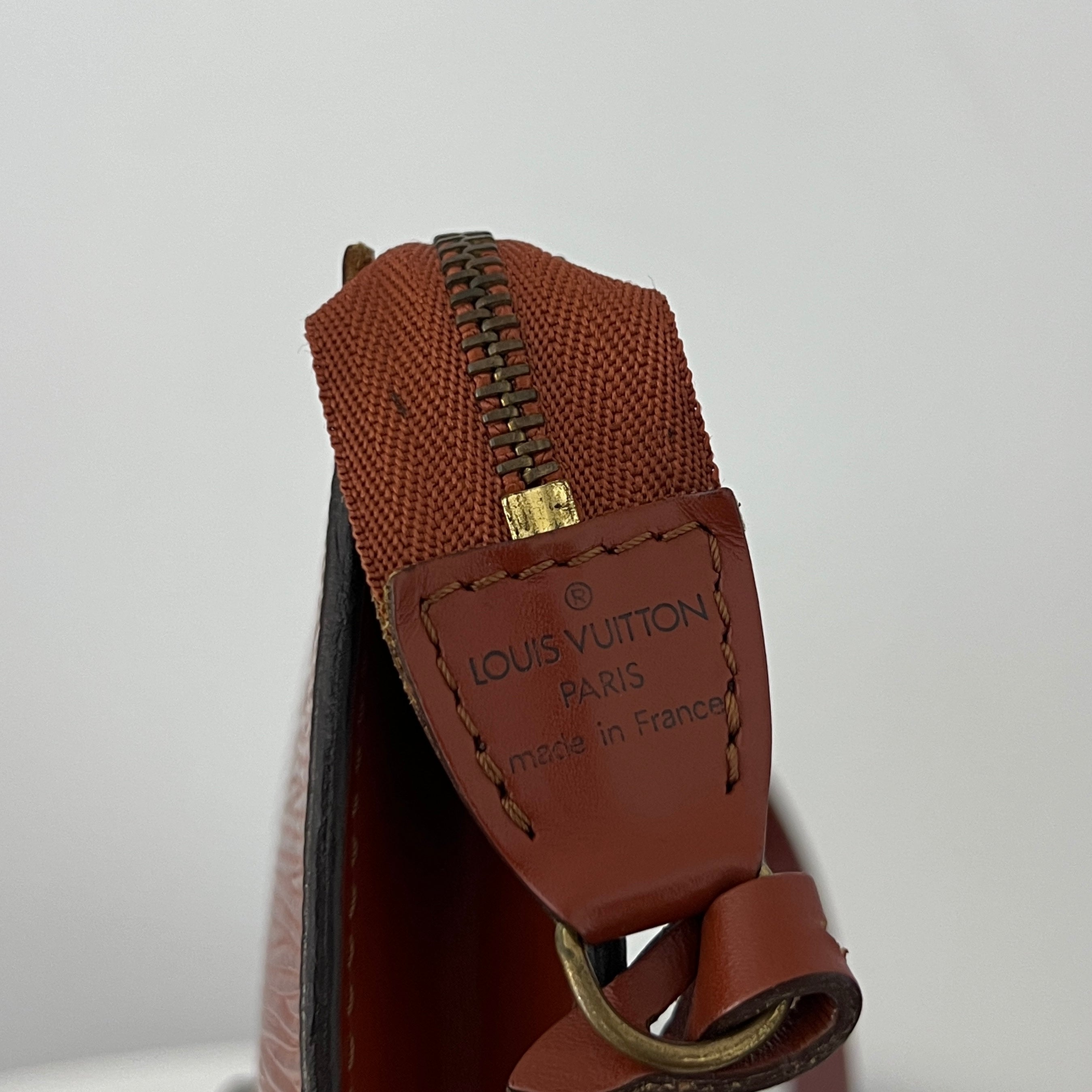 Sac LOUIS VUITTON Pochette Accessoires cuir épi marron vintage 1996