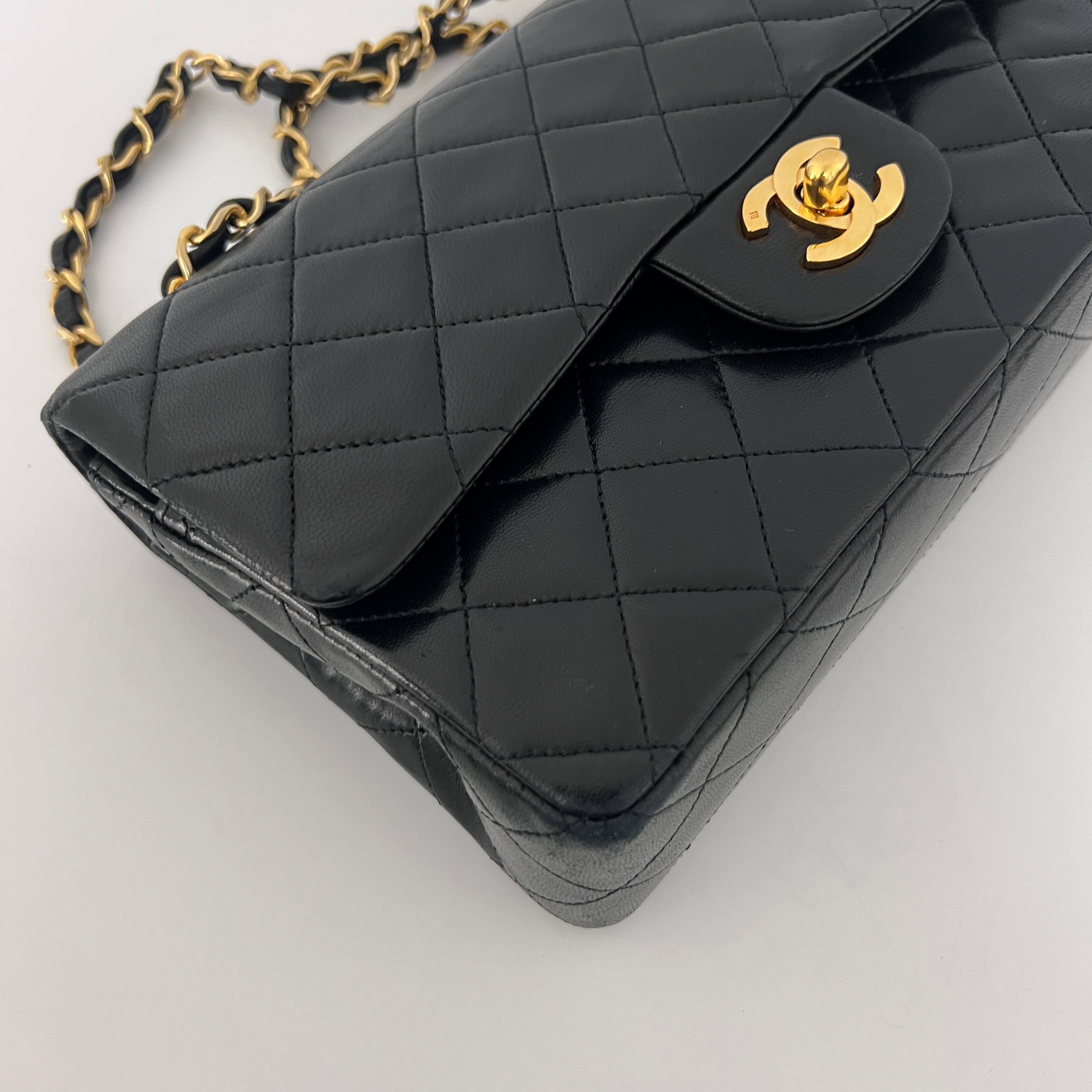 Sac à bandoulière CHANEL Classique Small cuir d'agneau noir vintage 1986-1988