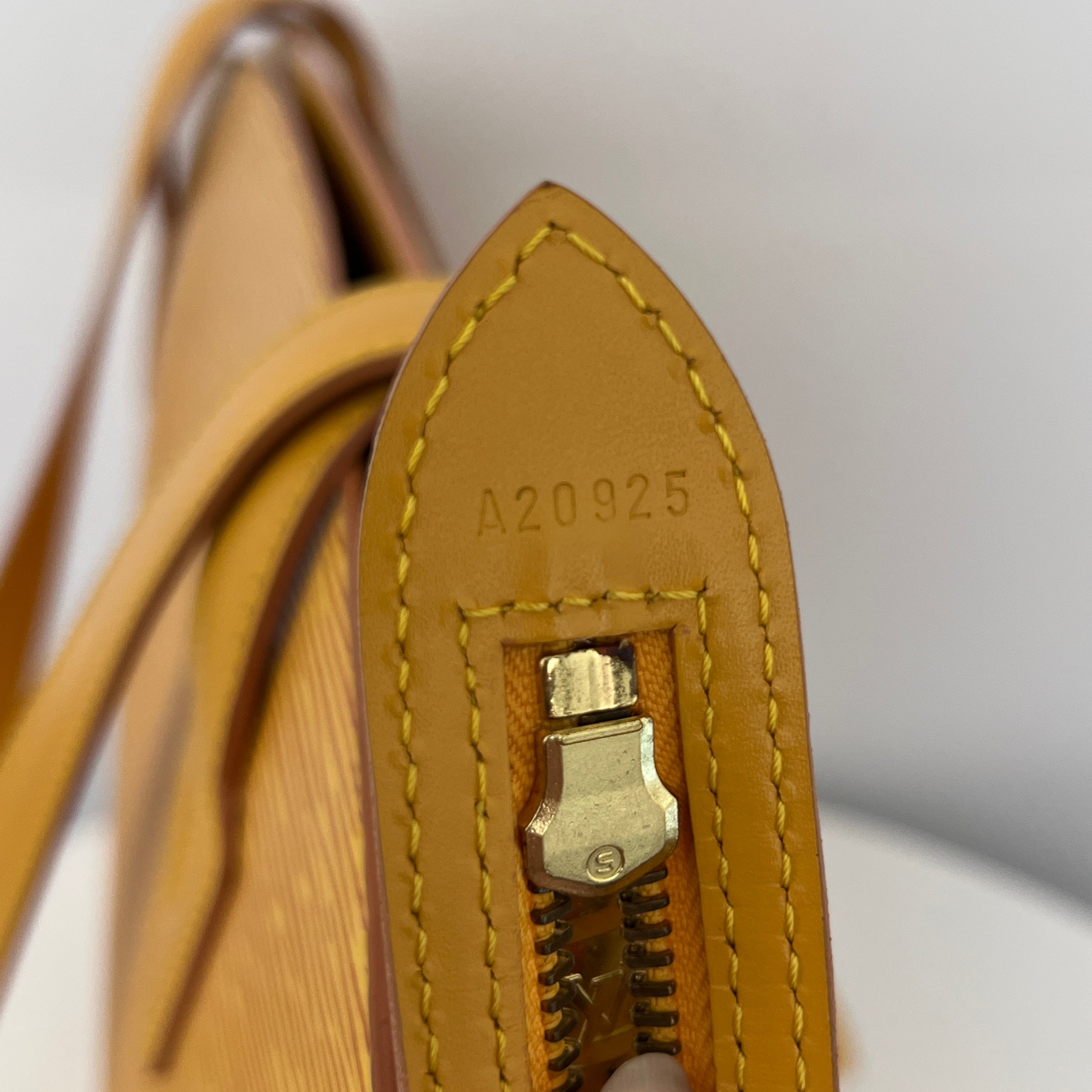 Sac LOUIS VUITTON Saint Jacques GM cuir épi jaune vintage 1995