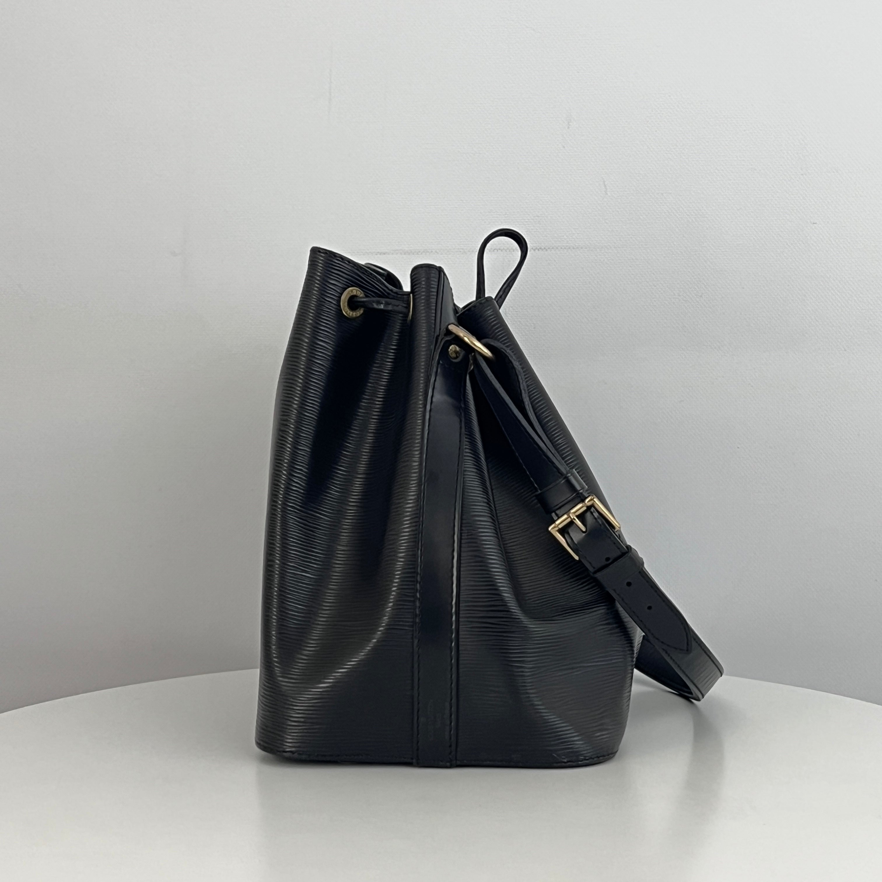 Sac LOUIS VUITTON Noé Petit cuir épi noir vintage 1994