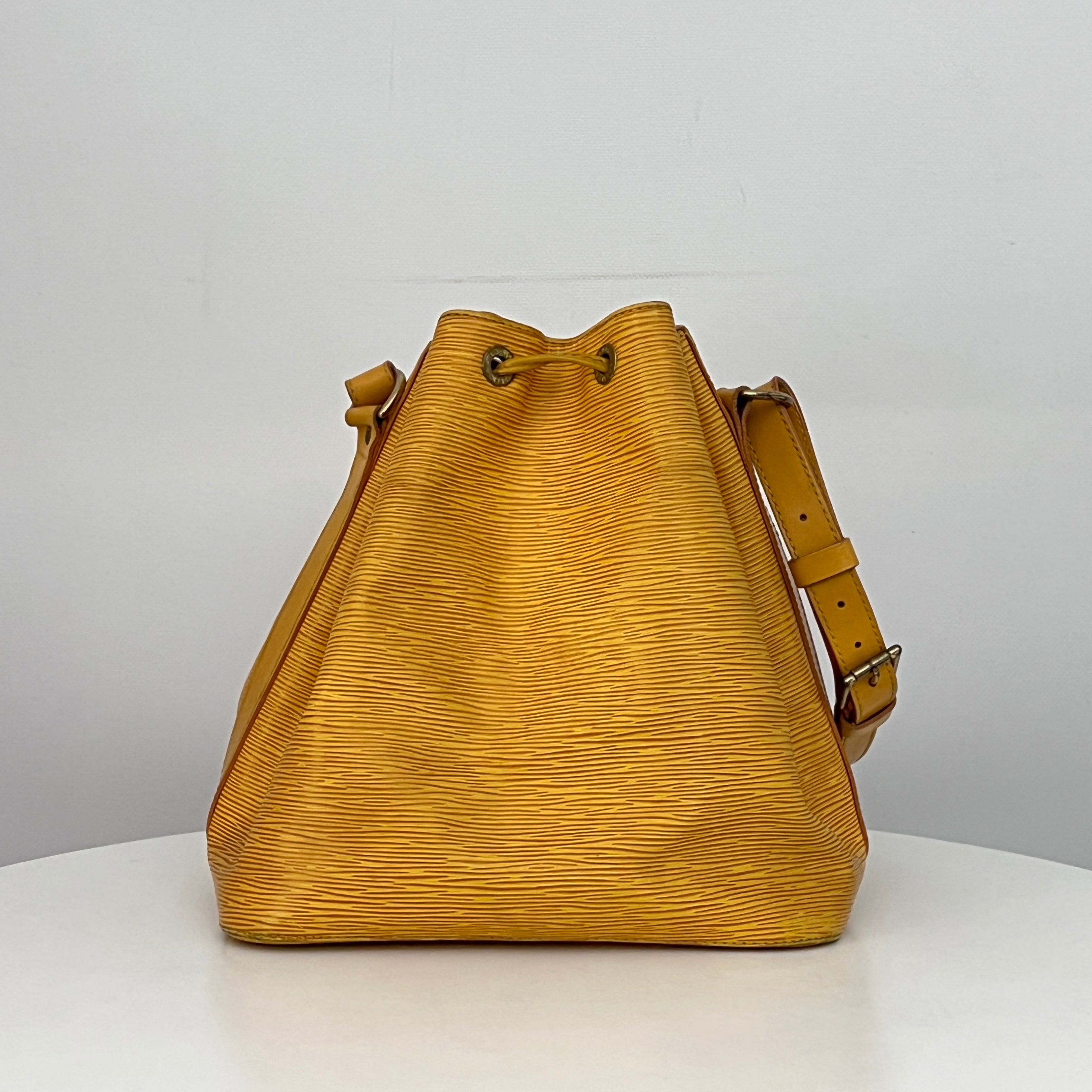 Sac LOUIS VUITTON Noé Petit cuir épi jaune vintage 1995