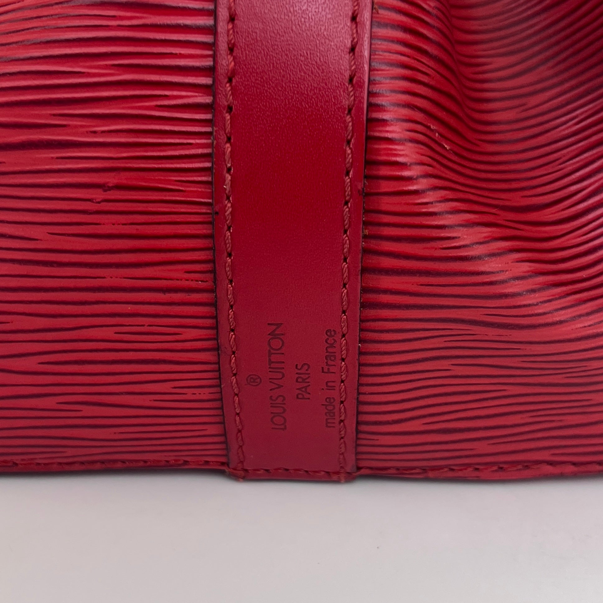 Sac LOUIS VUITTON Noé Petit cuir épi rouge vintage 1995