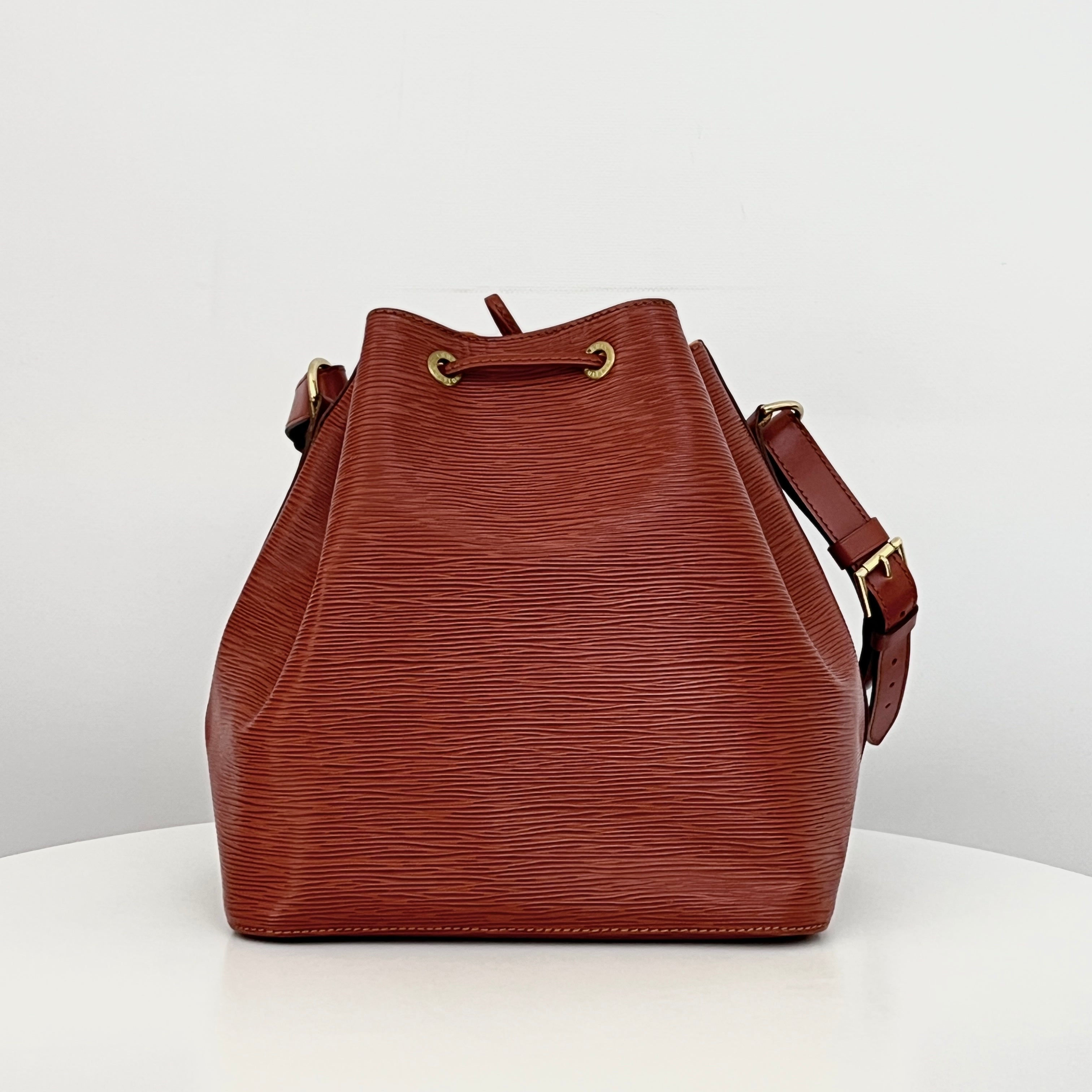 Sac LOUIS VUITTON Noé Petit cuir épi marron vintage 1997