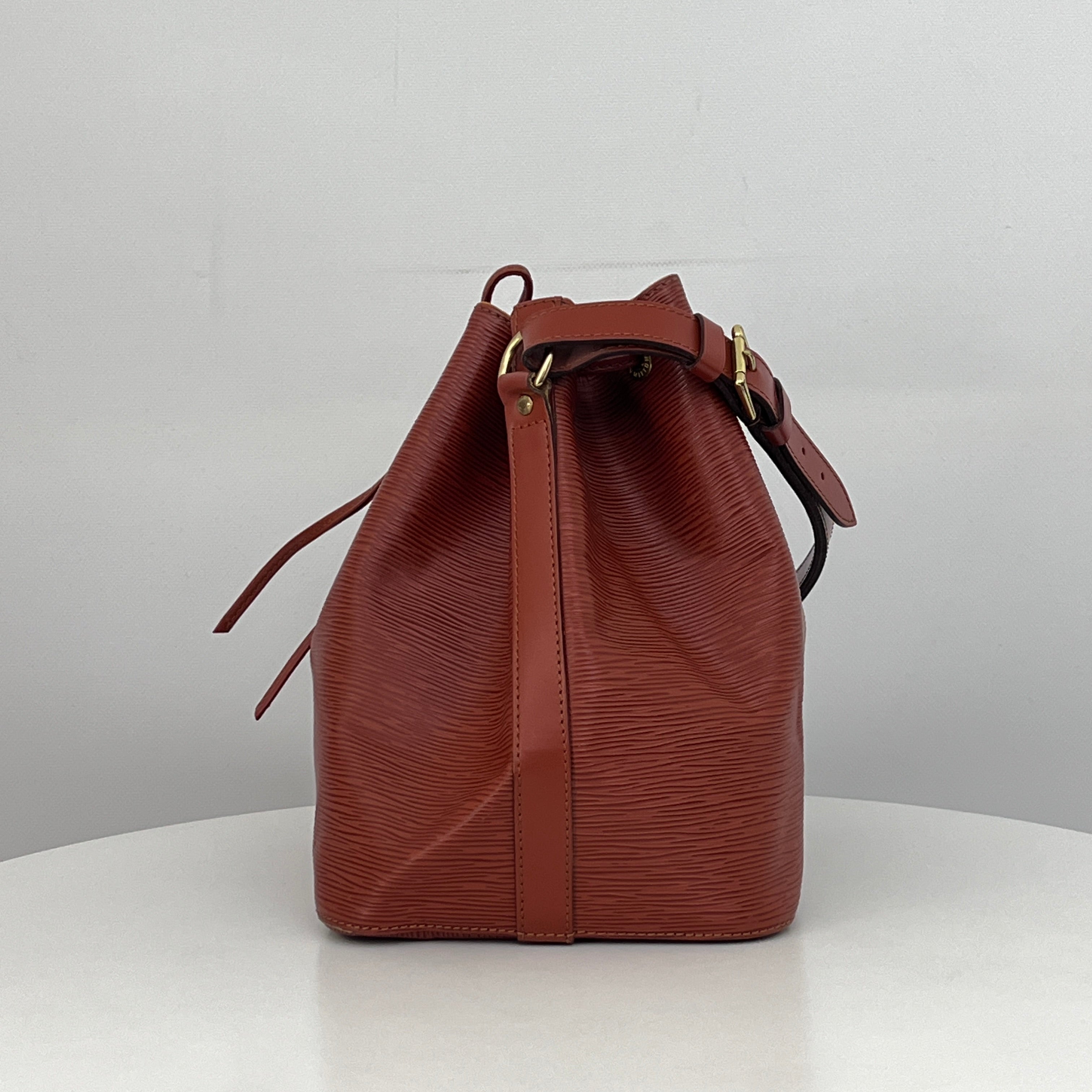 Sac LOUIS VUITTON Noé Petit cuir épi marron vintage 1997