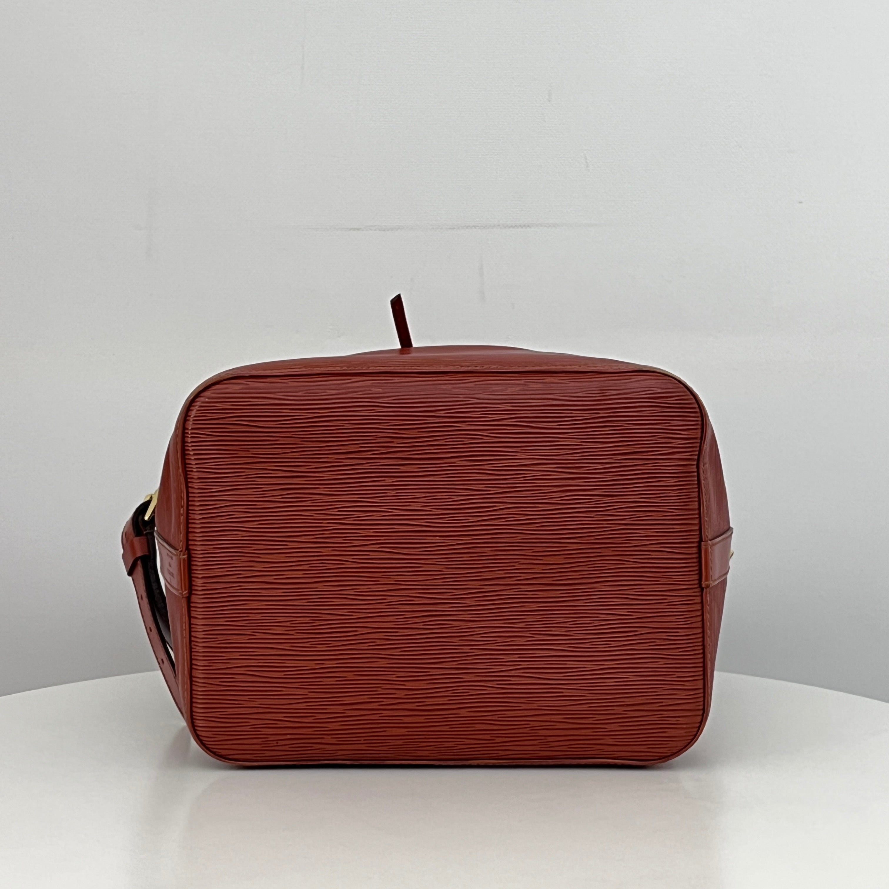 Sac LOUIS VUITTON Noé Petit cuir épi marron vintage 1997