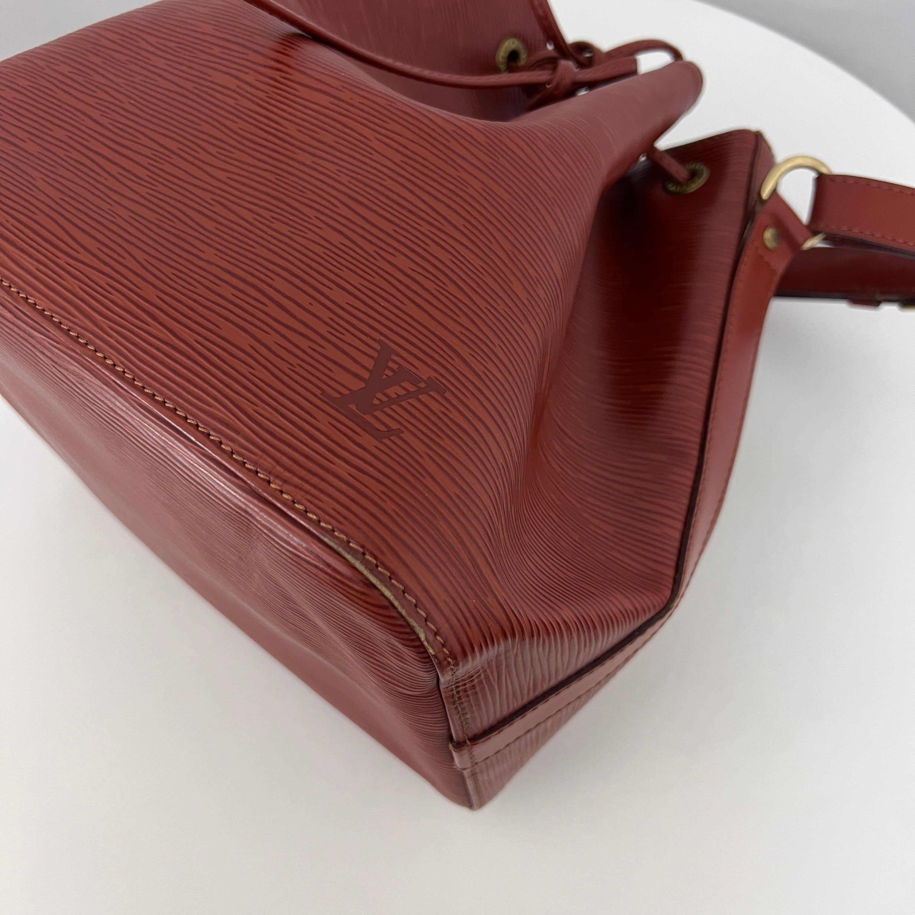 Sac LOUIS VUITTON Noé Petit cuir épi marron vintage 1997