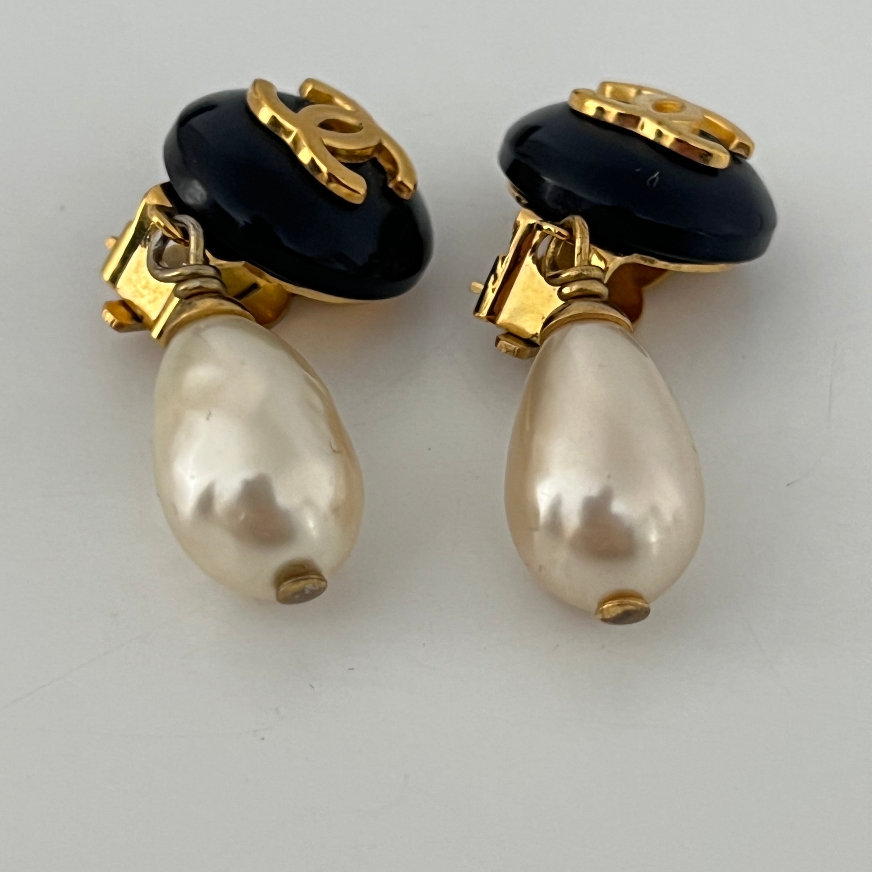 Boucles d'oreilles CHANEL CC Perles Goutte Collection 1997