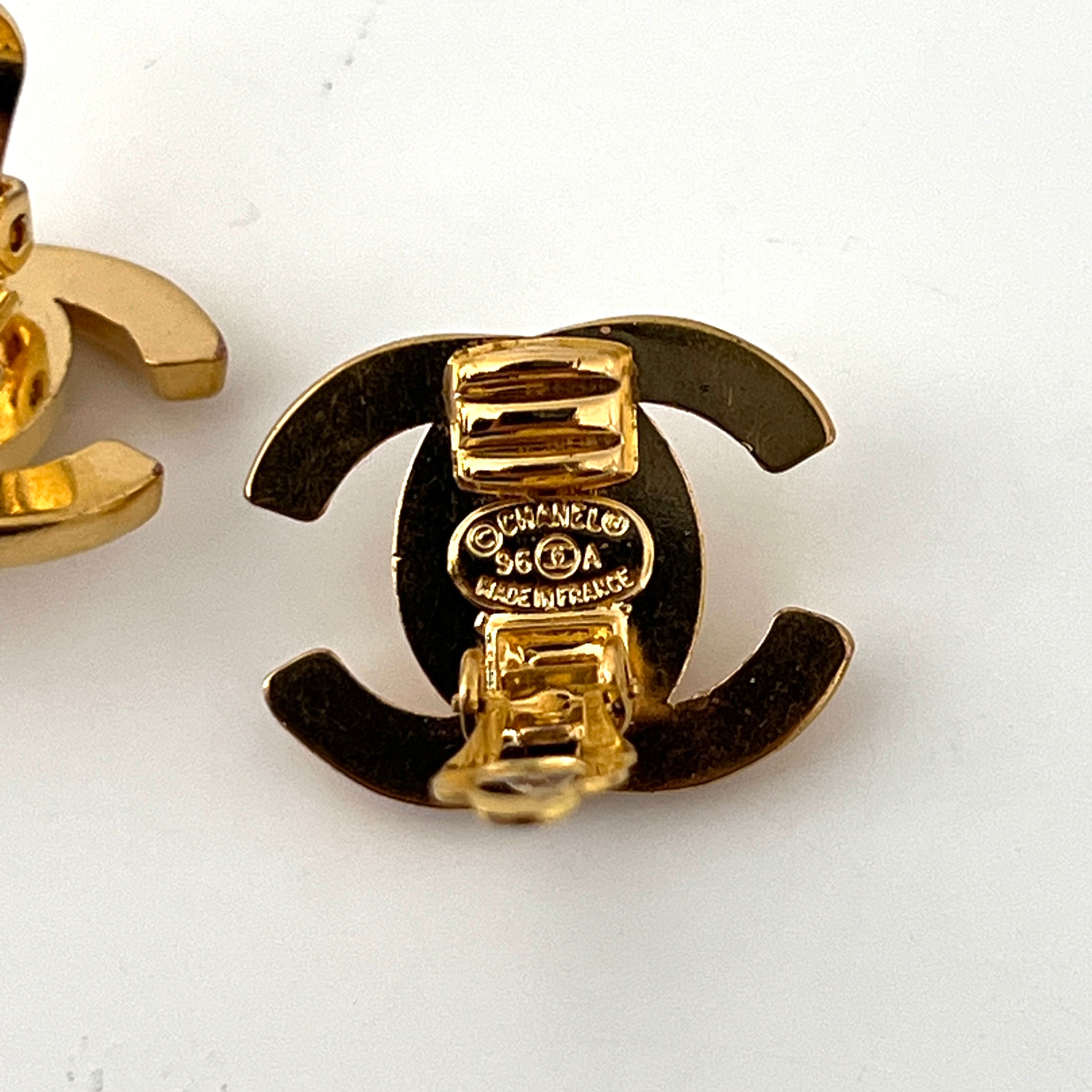 Boucles d'oreilles CHANEL CC Clip On Collection 1996