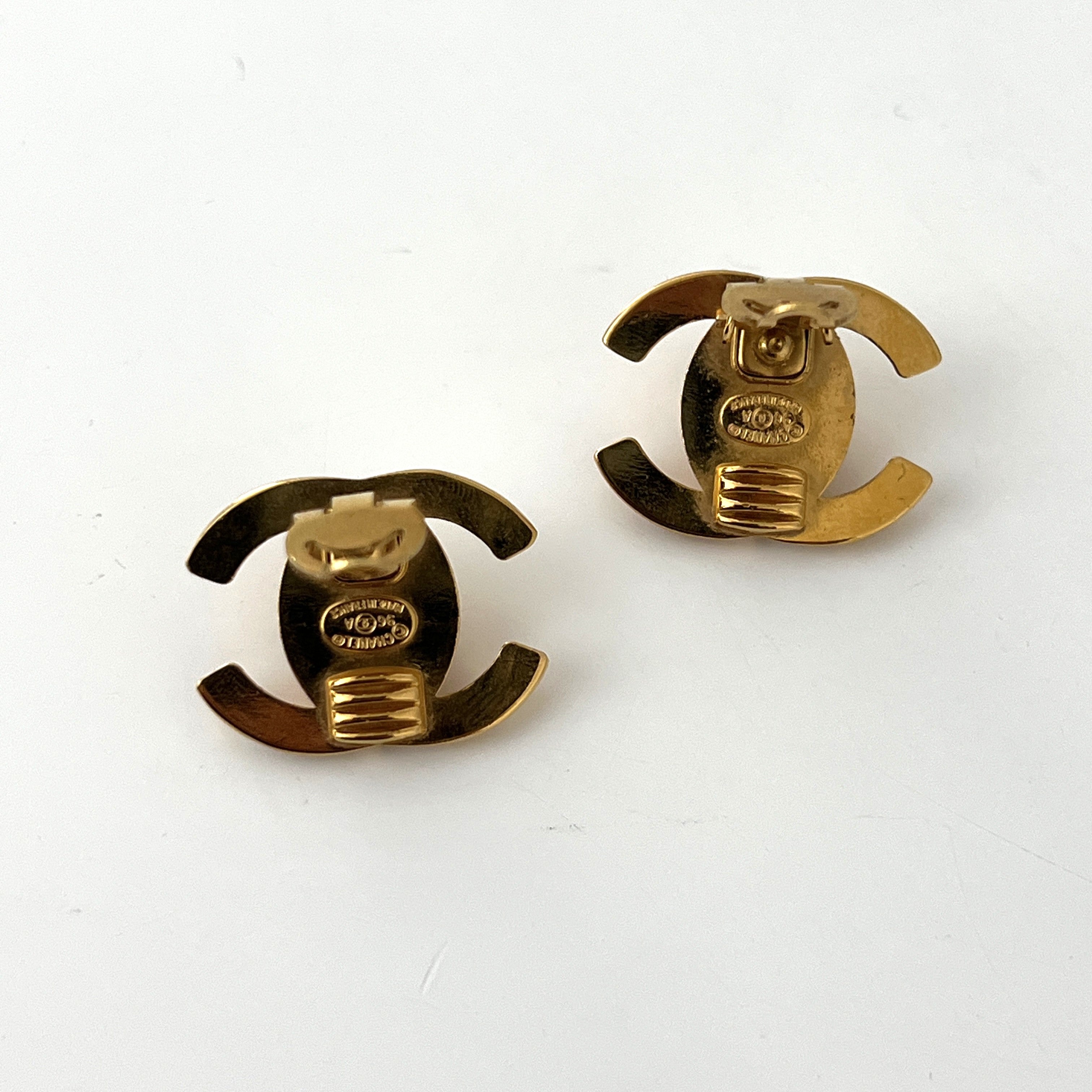 Boucles d'oreilles CHANEL CC Clip On Collection 1996