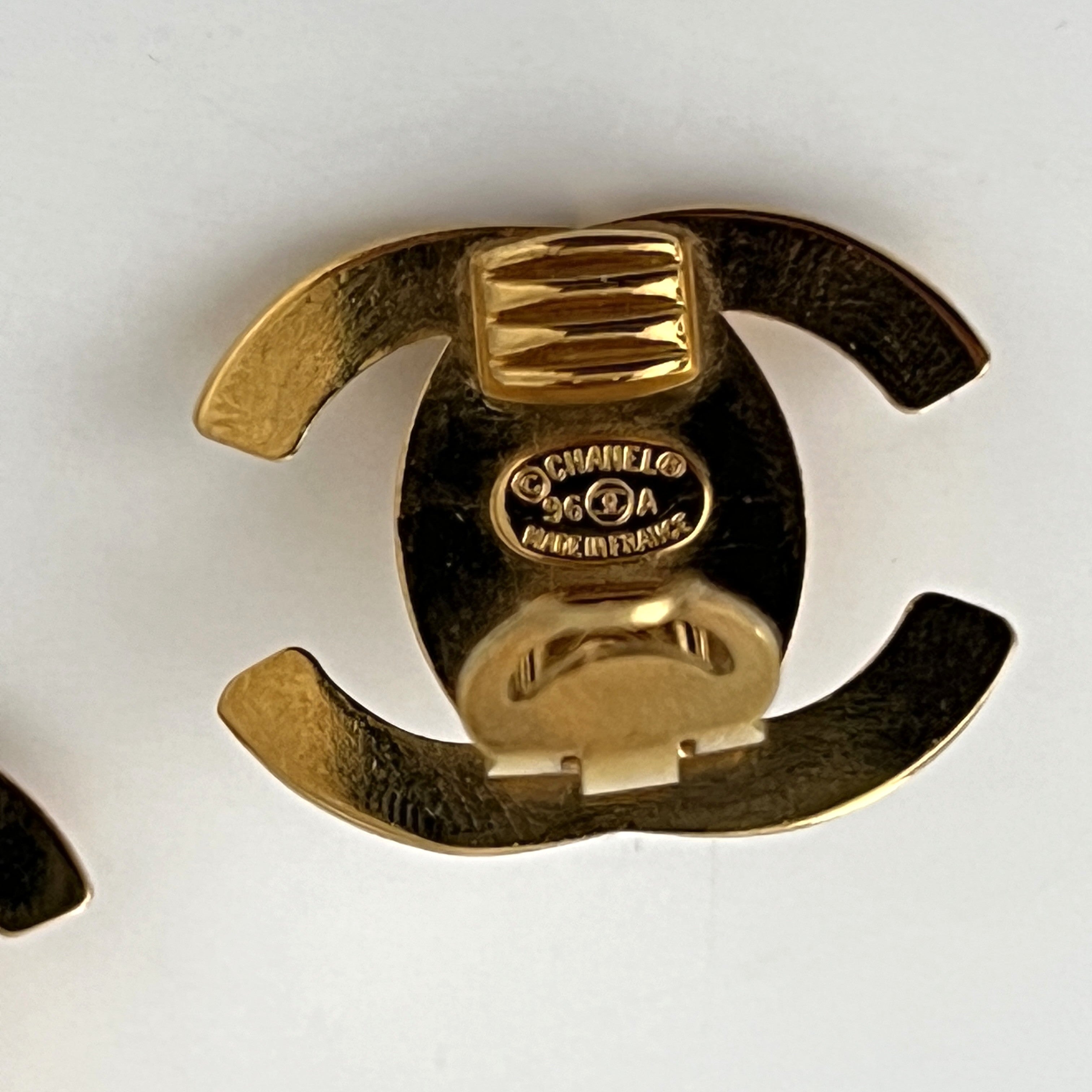 Boucles d'oreilles CHANEL CC Clip On Collection 1996