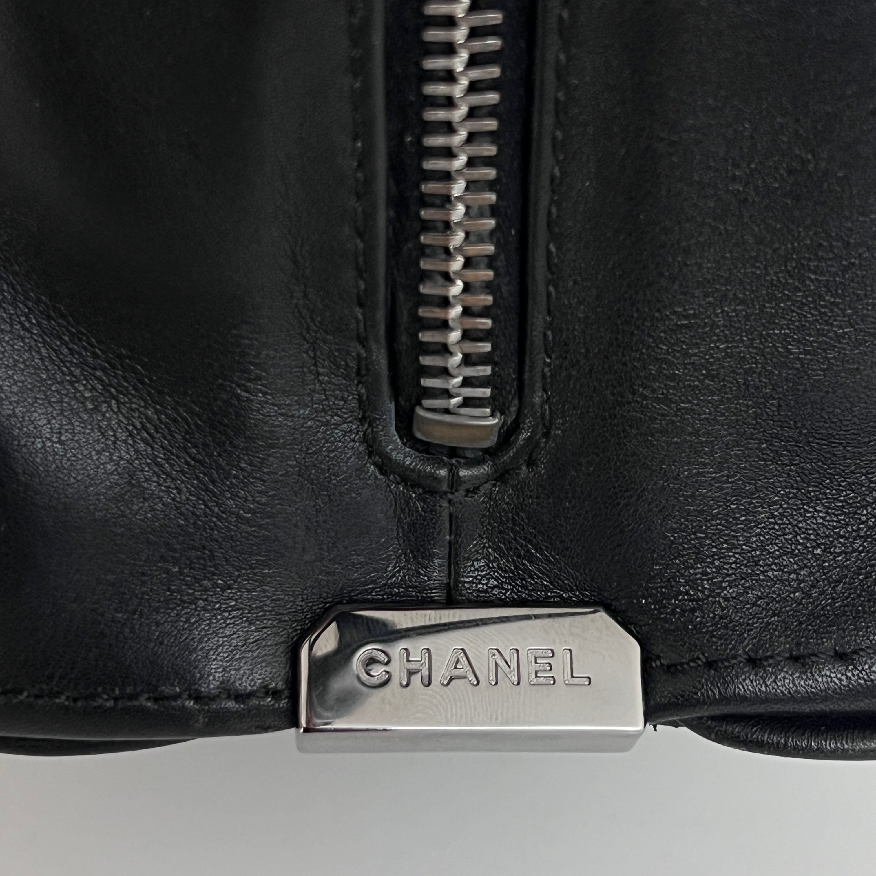 Sac CHANEL Boston Chocolate Bar cuir d'agneau noir vintage 2002-2003