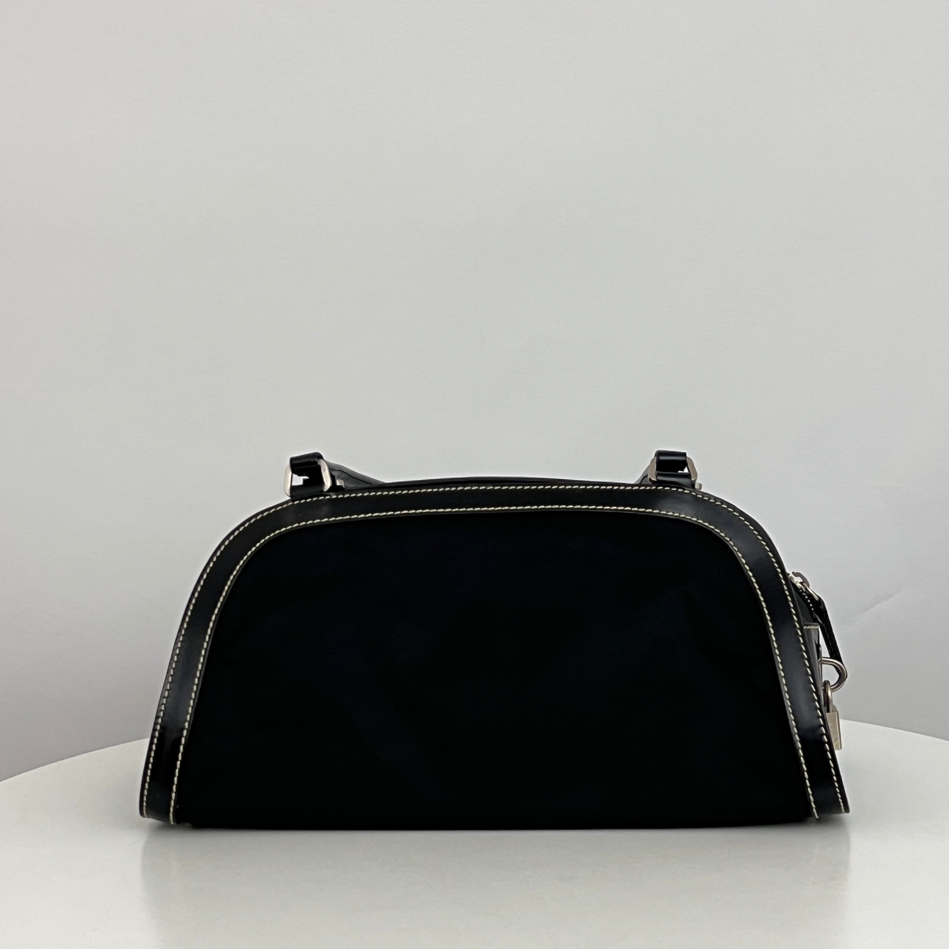 Sac PRADA Boston triangle nylon et cuir verni noir