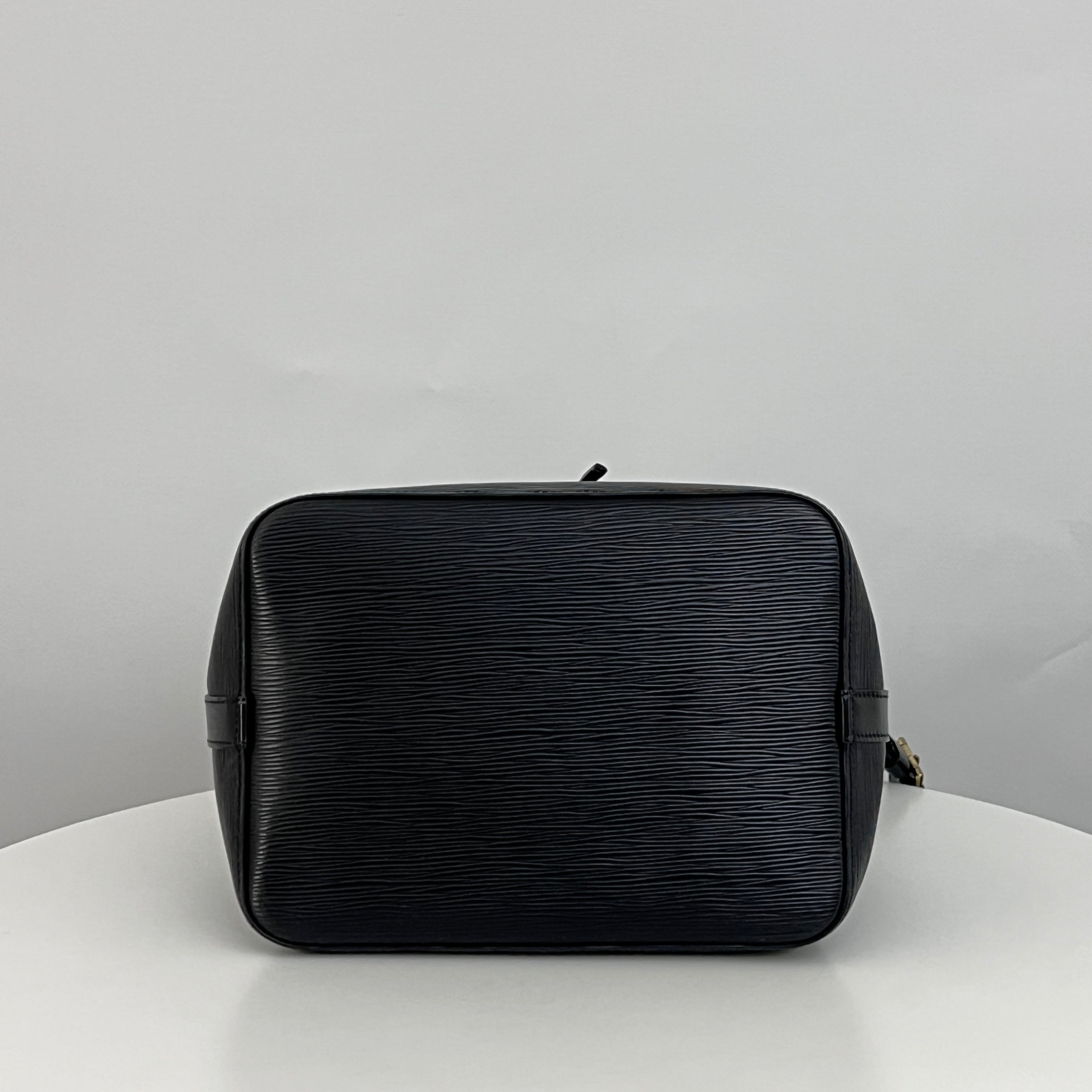 Sac LOUIS VUITTON Noé Petit cuir épi noir vintage 1995