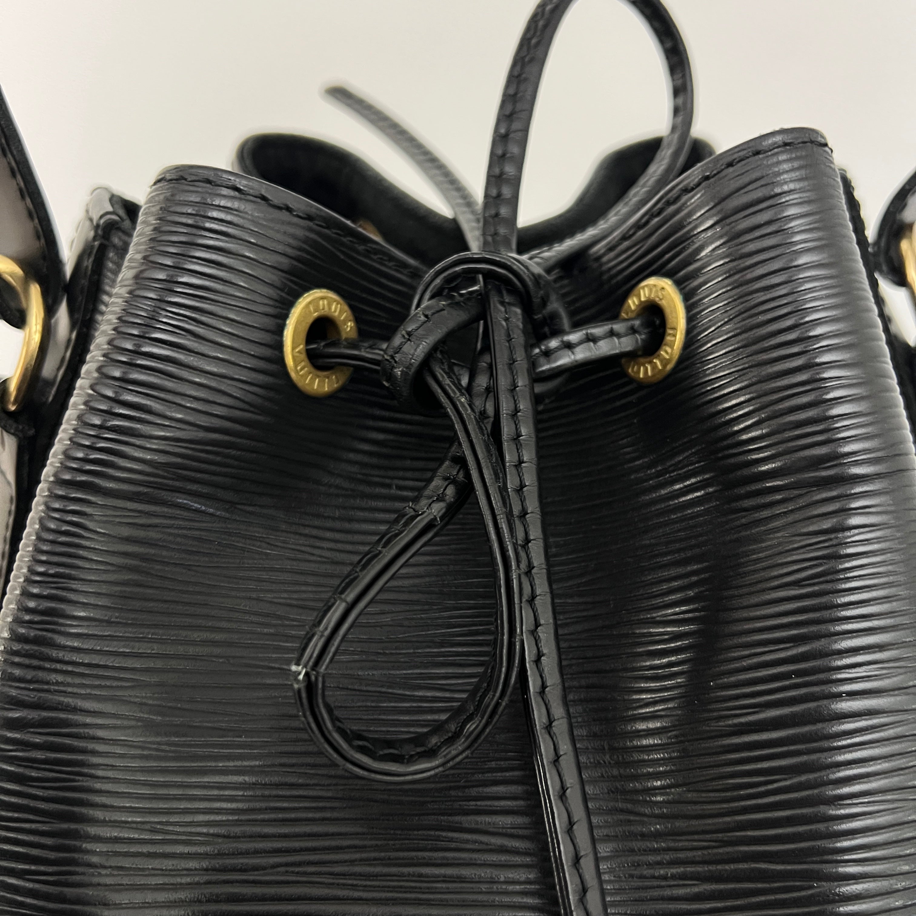 Sac LOUIS VUITTON Noé Petit cuir épi noir vintage 1995