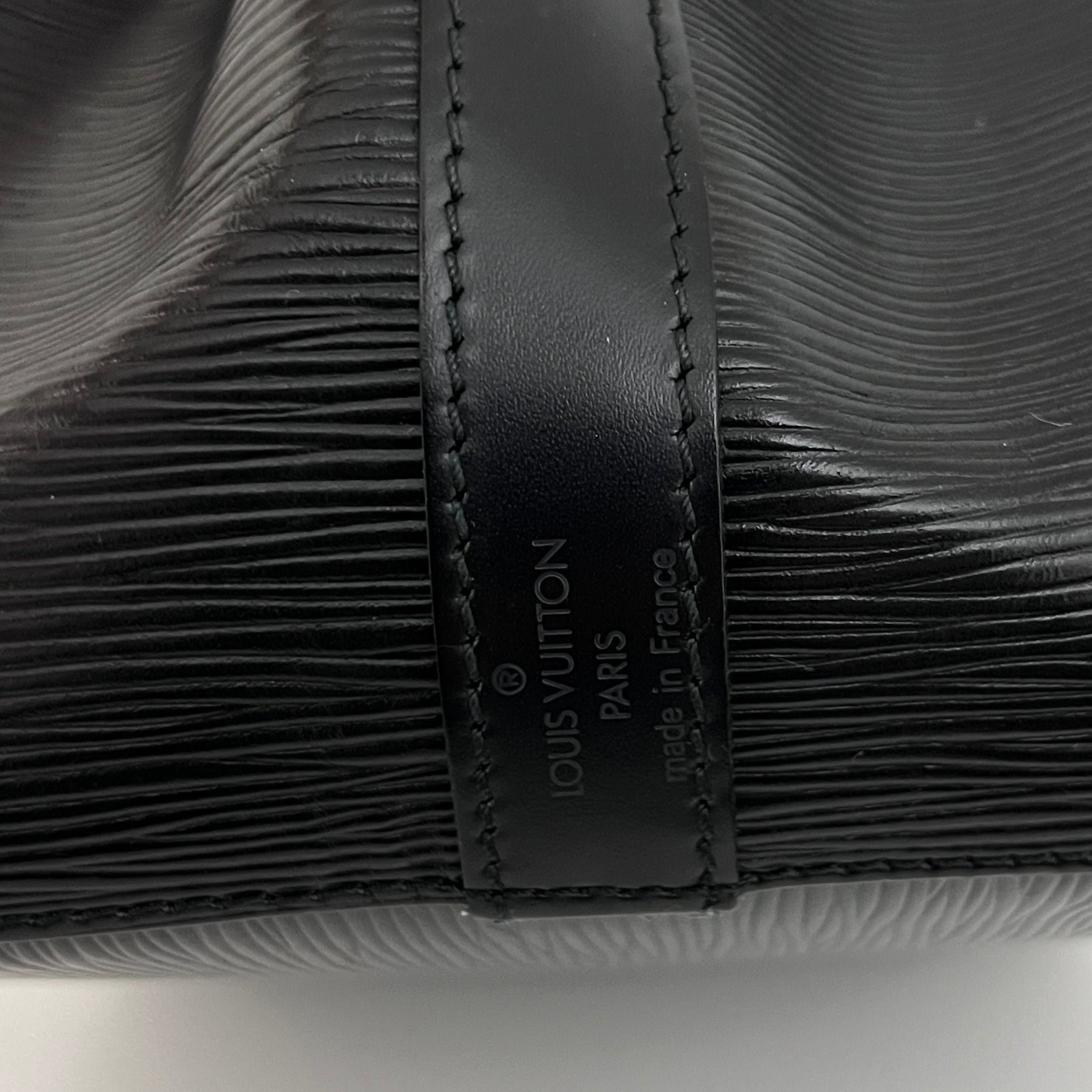Sac LOUIS VUITTON Noé Petit cuir épi noir vintage 1995