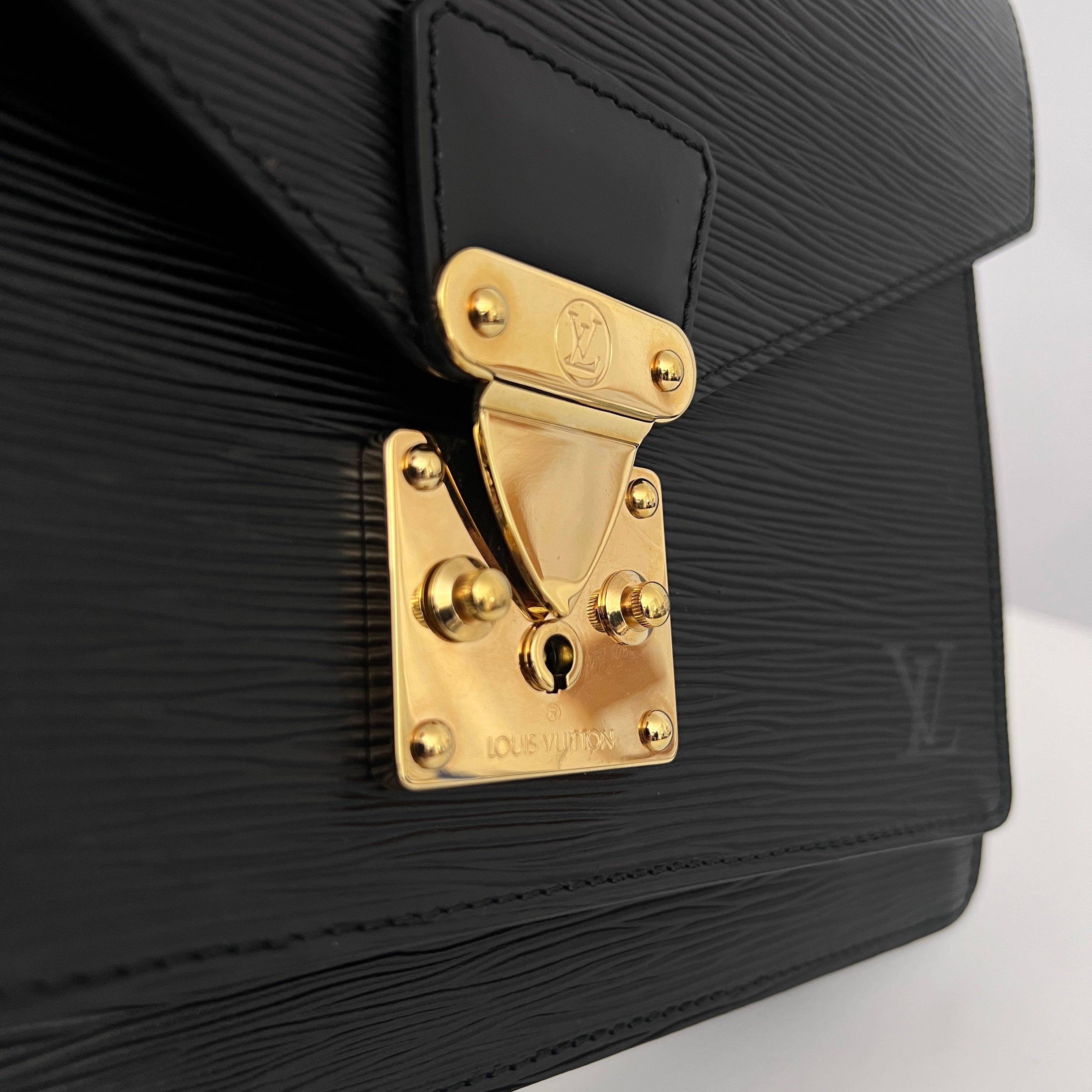 Sac à bandoulière LOUIS VUITTON Monceau 28 cuir épi noir vintage 1994