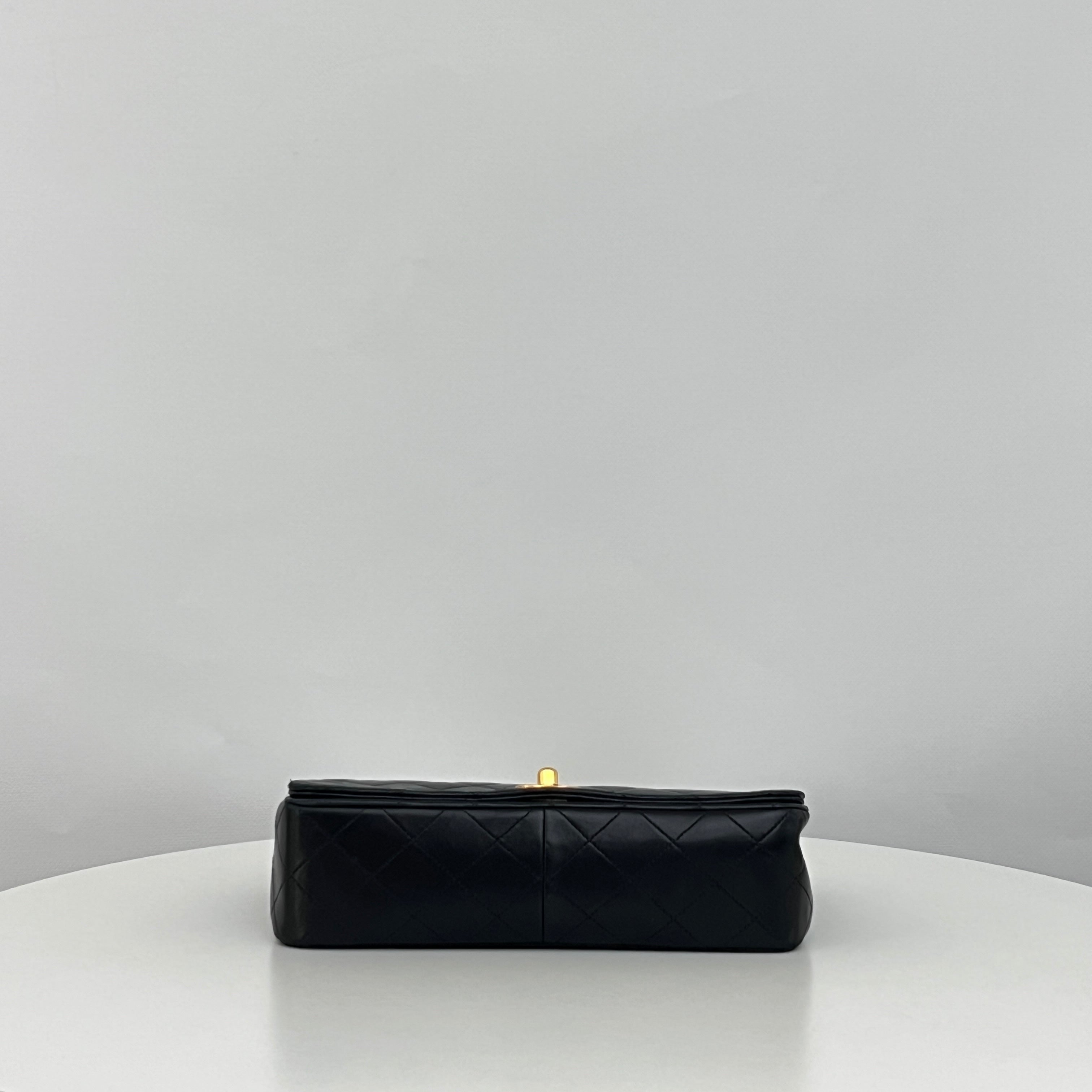 CHANEL Classic Small shoulder bag vintage black lambskin 1989-1991