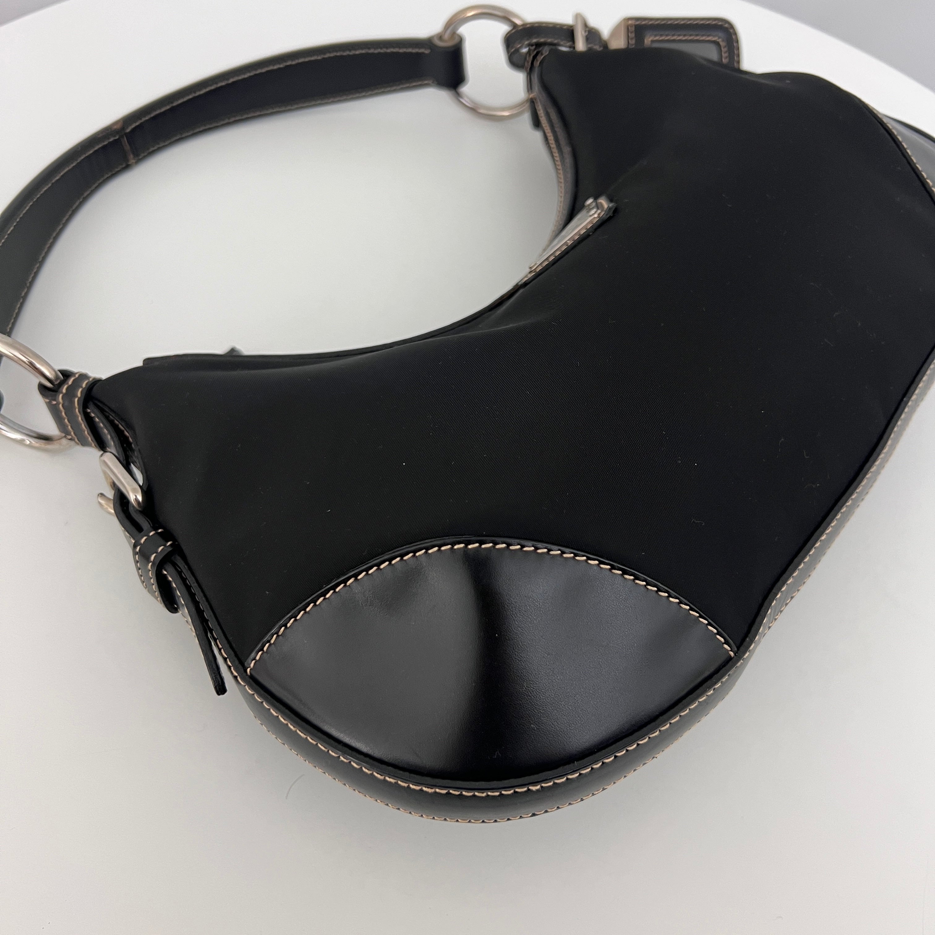 Sac PRADA Hobo nylon et cuir verni noir